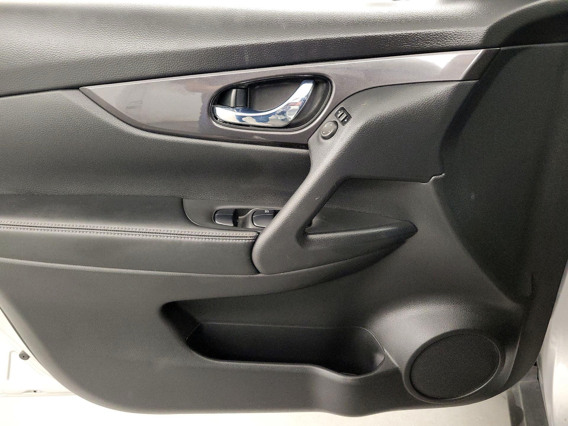 Thumbnail: 2020 Nissan Rogue - 12