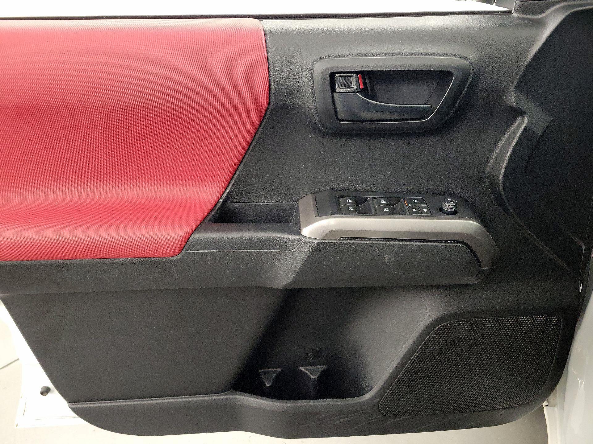 Thumbnail: 2021 Toyota Tacoma - 12