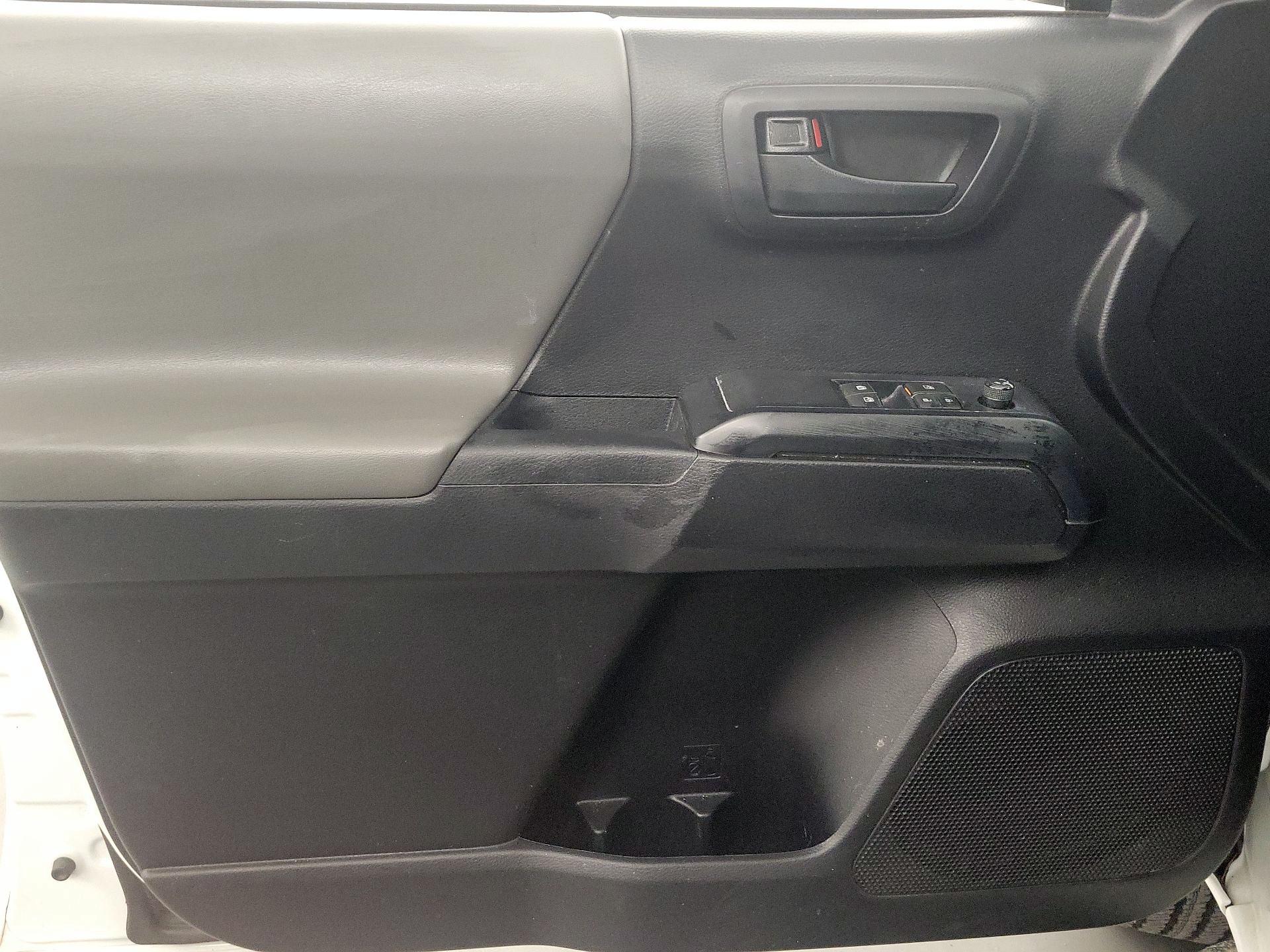 Thumbnail: 2020 Toyota Tacoma - 12