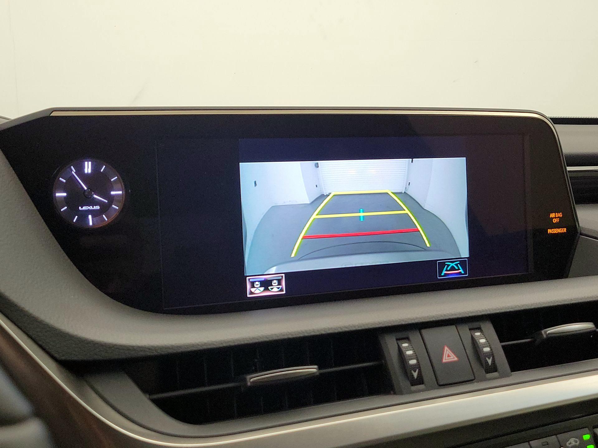 Thumbnail: 2019 Lexus ES - 15