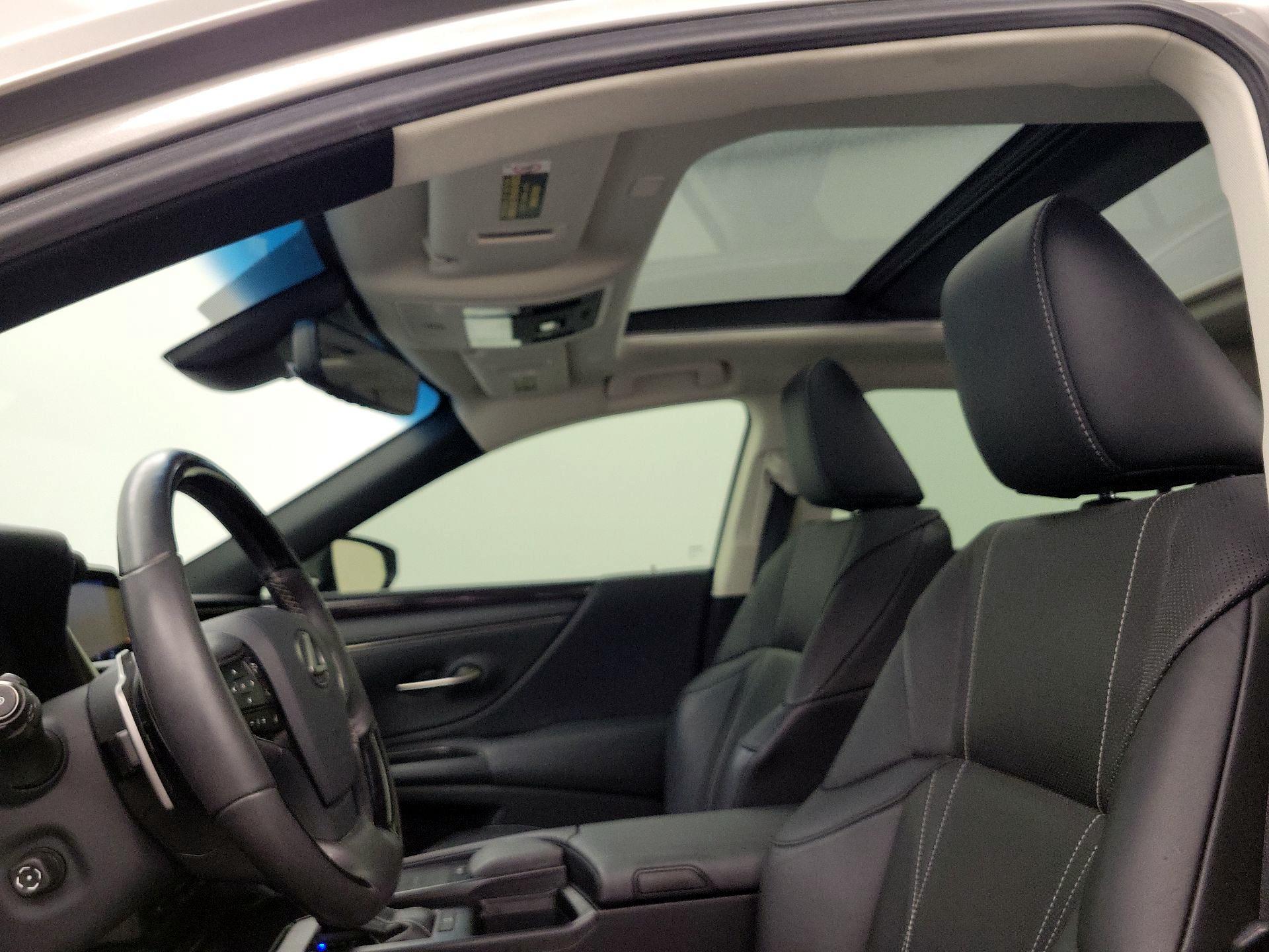 Thumbnail: 2019 Lexus ES - 20