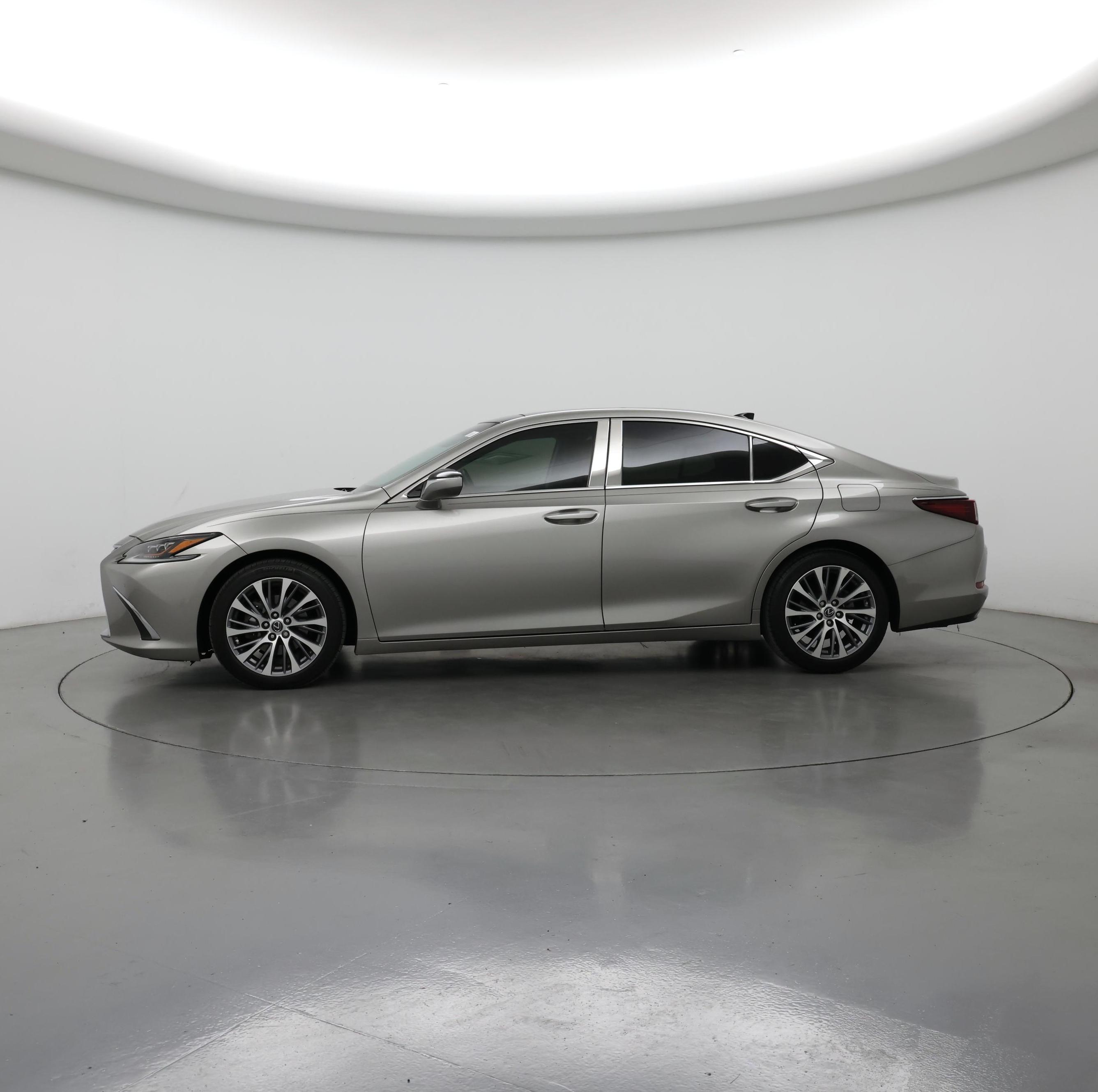 Thumbnail: 2019 Lexus ES - 3