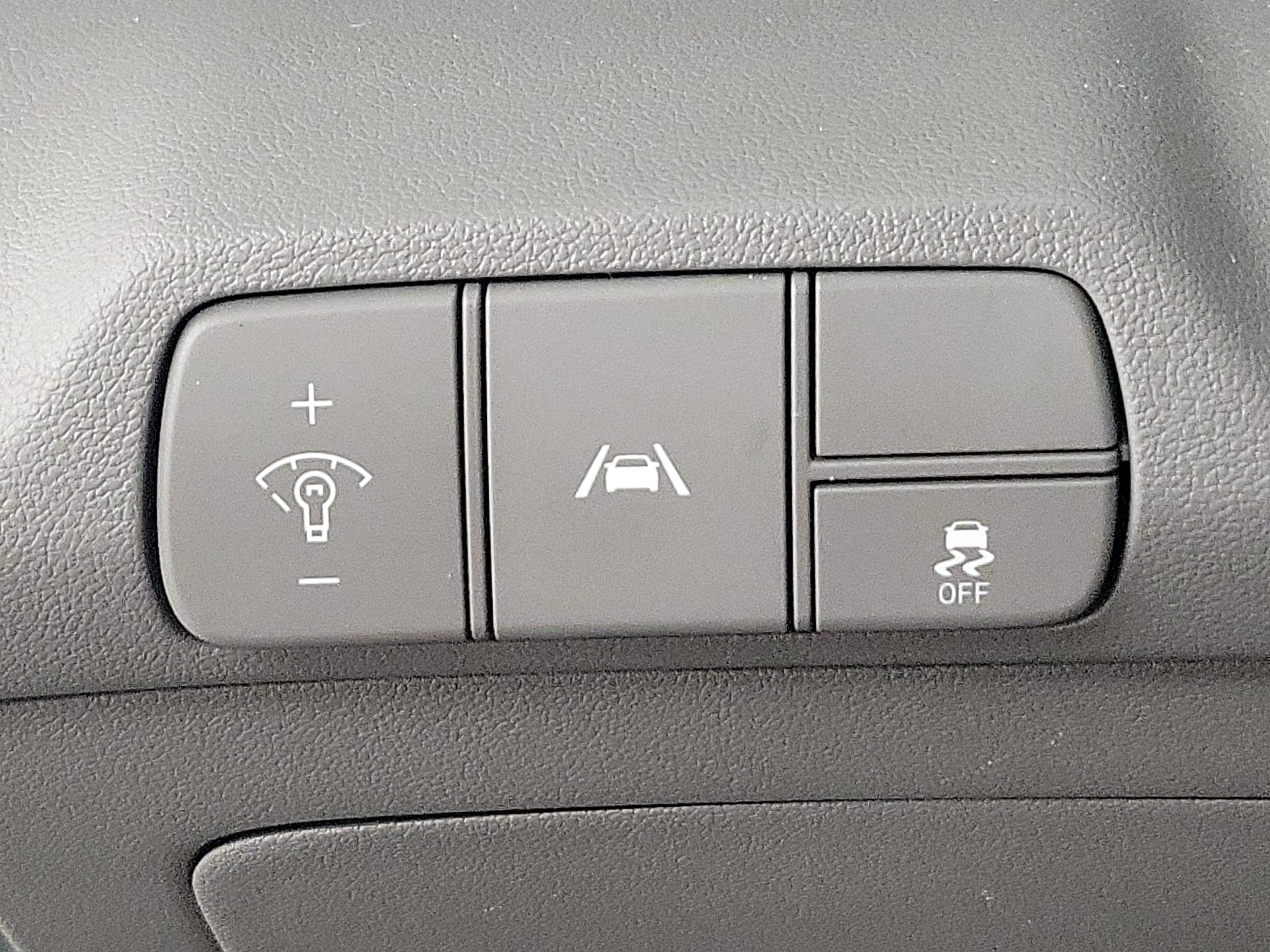 Thumbnail: 2023 Hyundai Elantra - 13