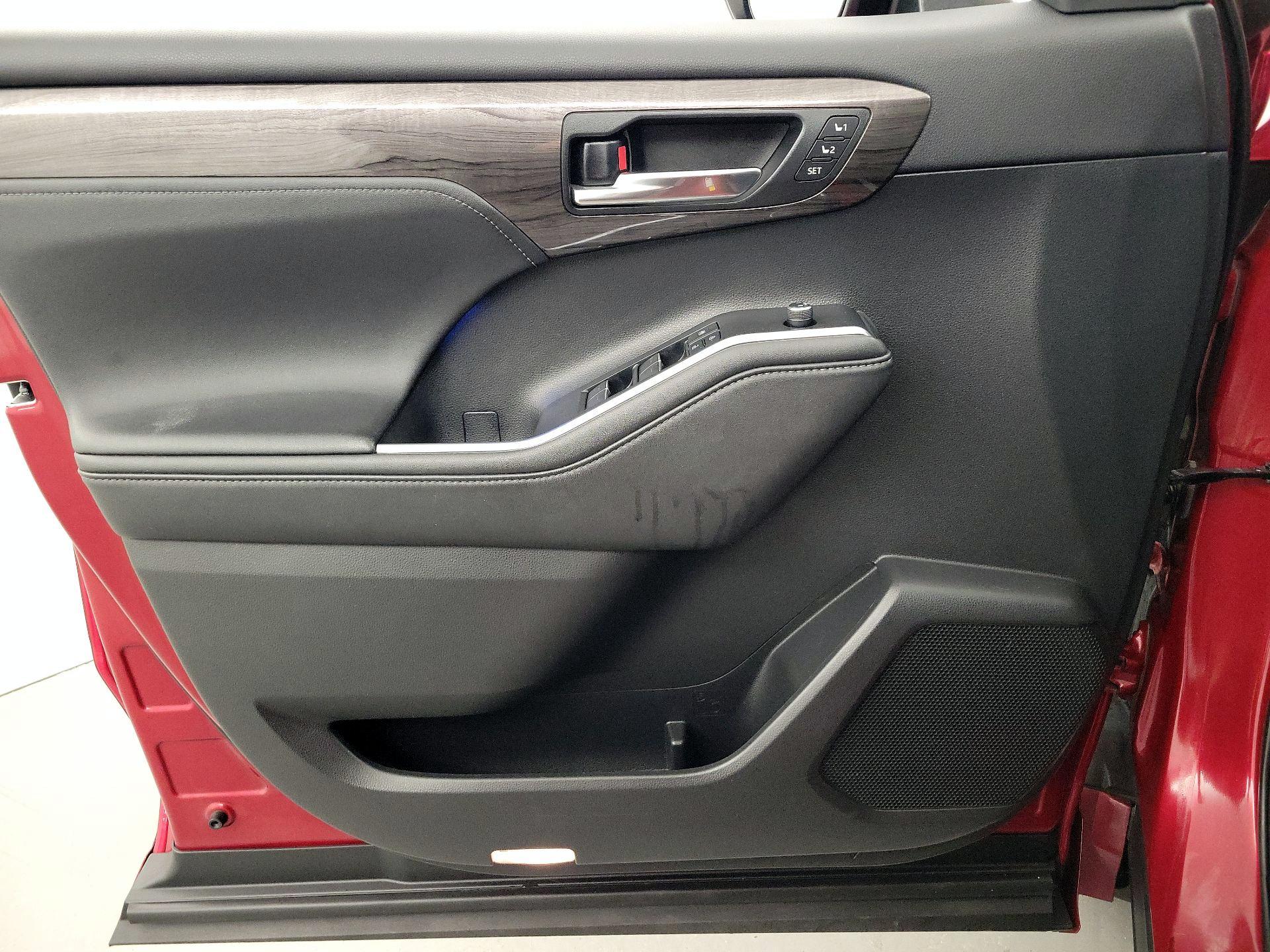 Thumbnail: 2020 Toyota Highlander - 12