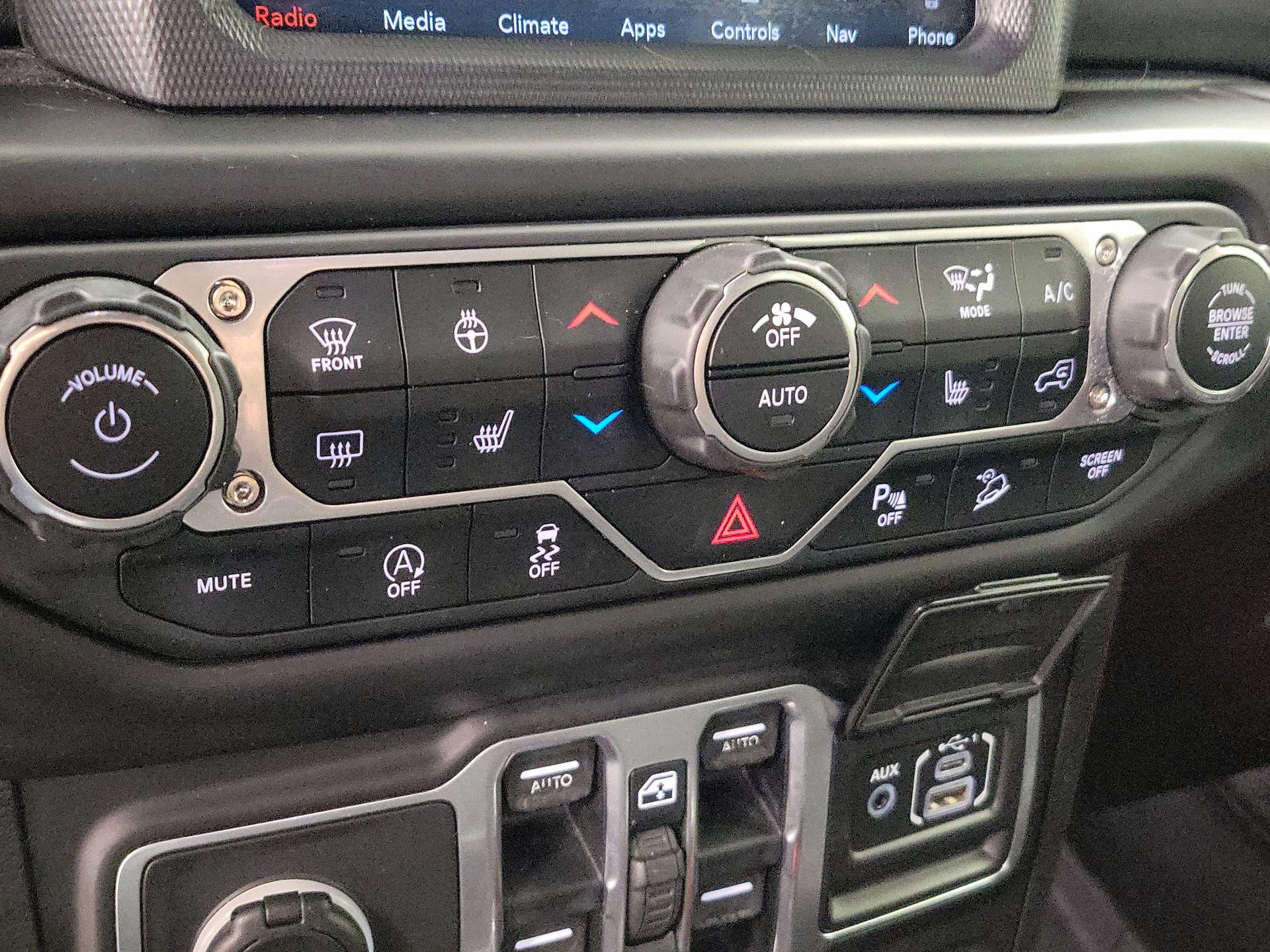 Thumbnail: 2018 Jeep Wrangler - 17