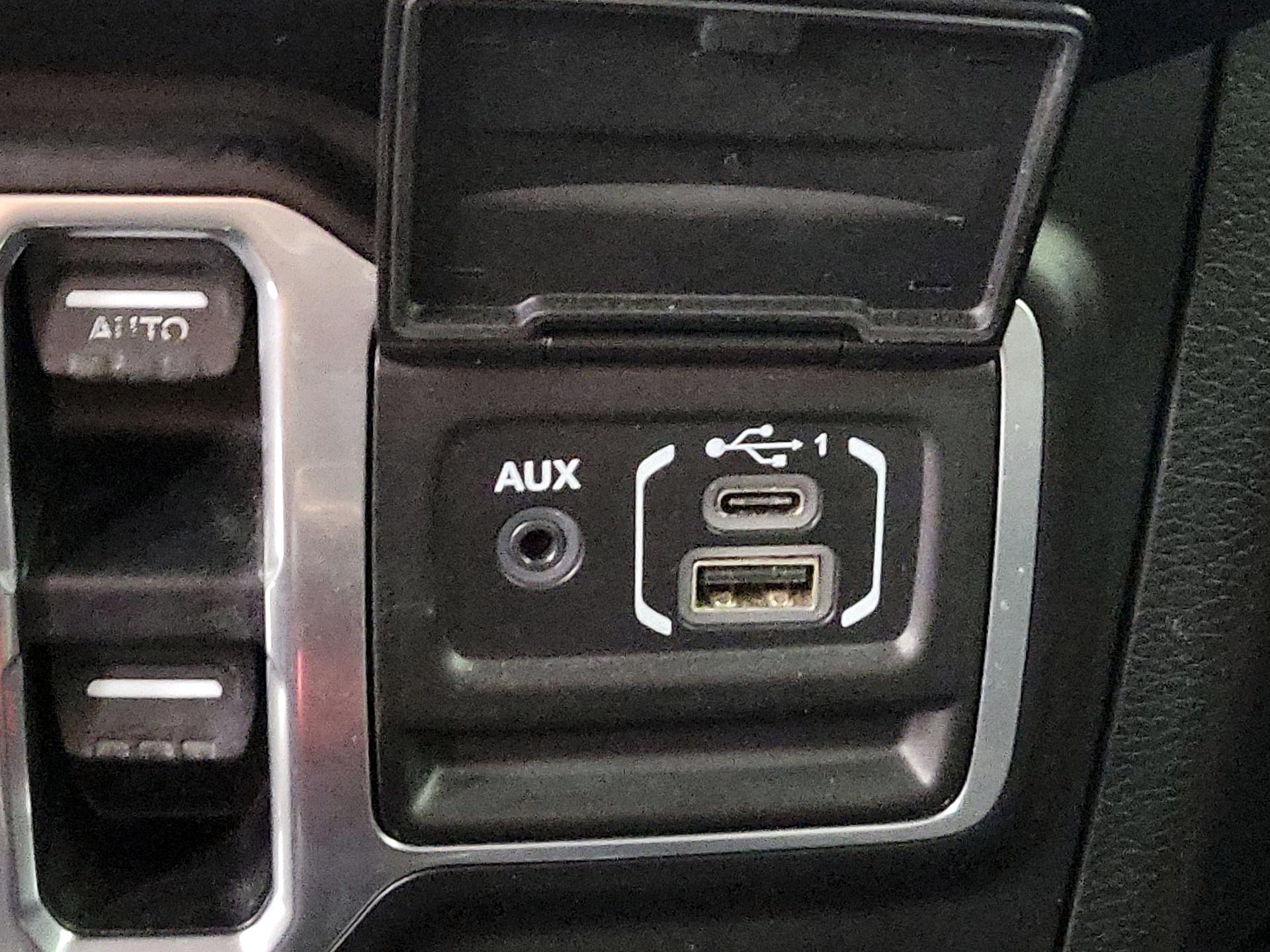 Thumbnail: 2018 Jeep Wrangler - 19