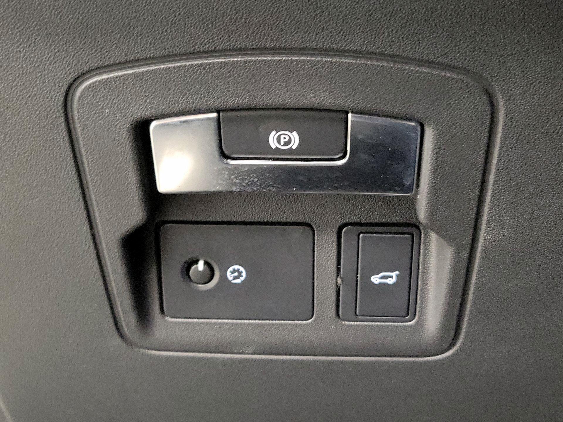 Thumbnail: 2018 Land Rover Range Rover Velar - 13