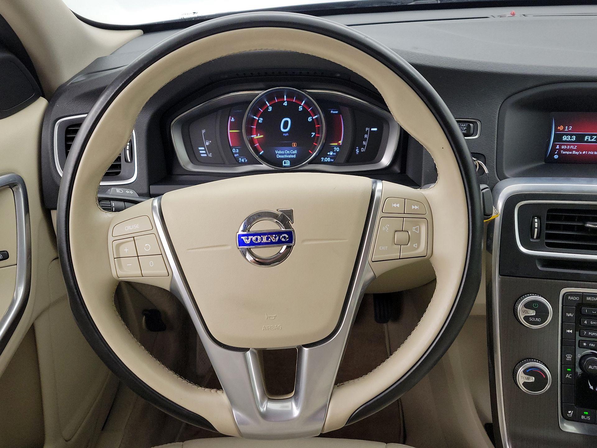 Thumbnail: 2016 Volvo S60 - 10