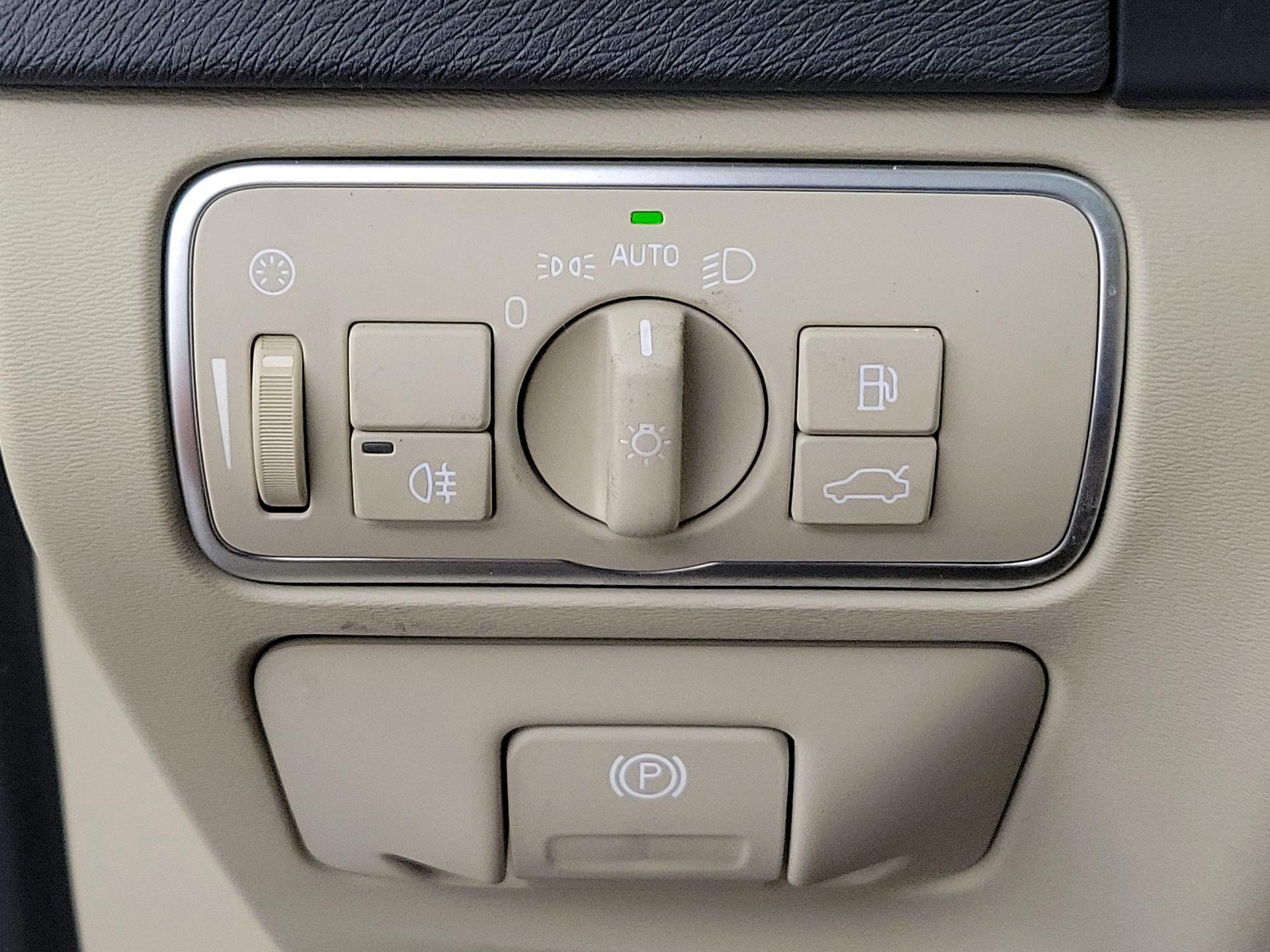 Thumbnail: 2016 Volvo S60 - 13