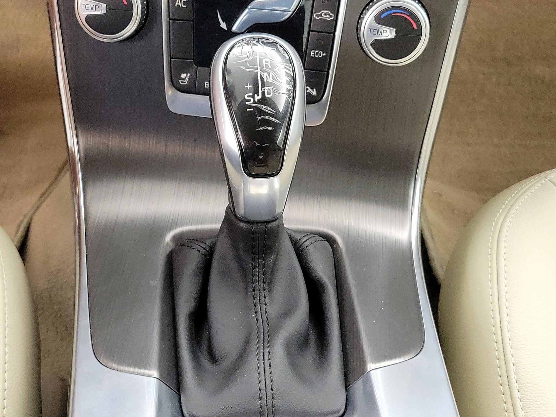 Thumbnail: 2016 Volvo S60 - 16