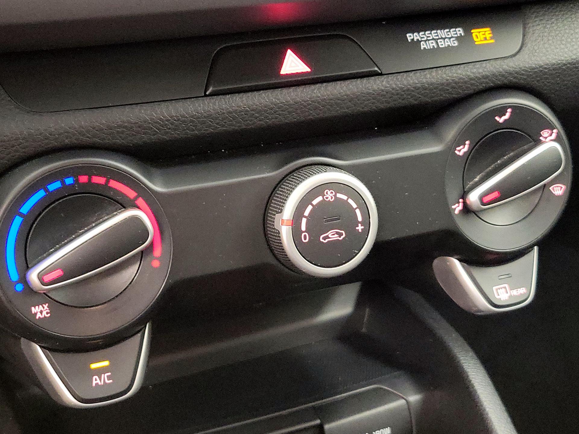 Thumbnail: 2018 Kia Rio - 15