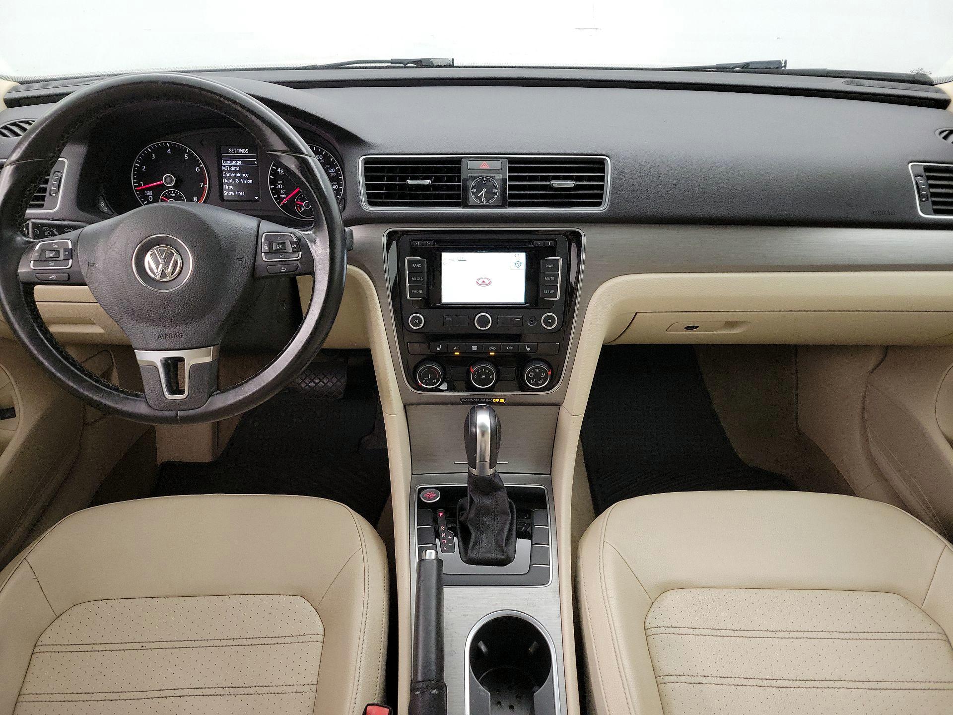 Thumbnail: 2015 Volkswagen Passat - 9