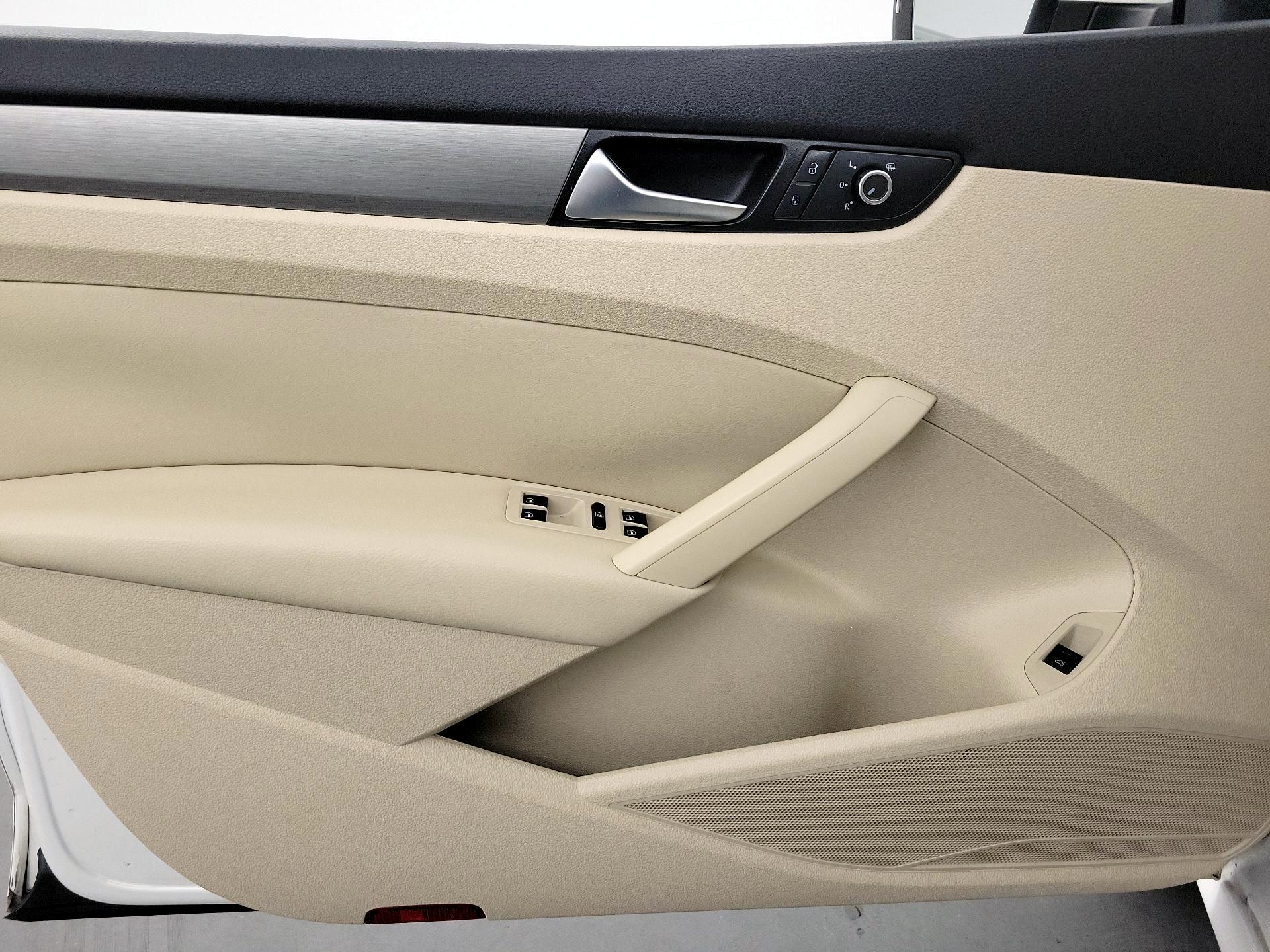 Thumbnail: 2015 Volkswagen Passat - 12