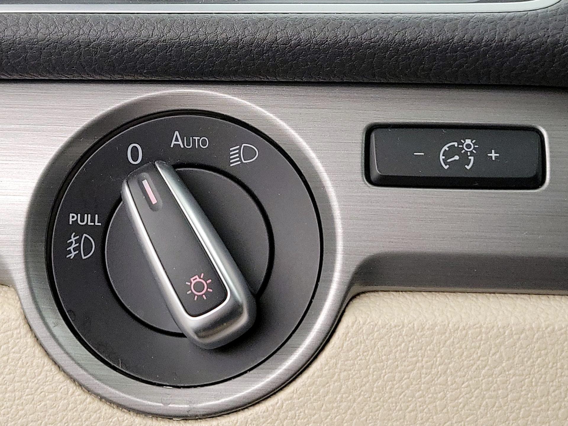 Thumbnail: 2015 Volkswagen Passat - 13