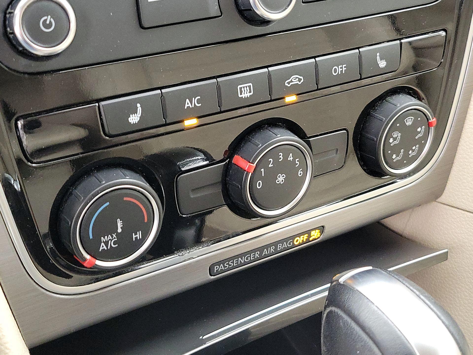 Thumbnail: 2015 Volkswagen Passat - 17