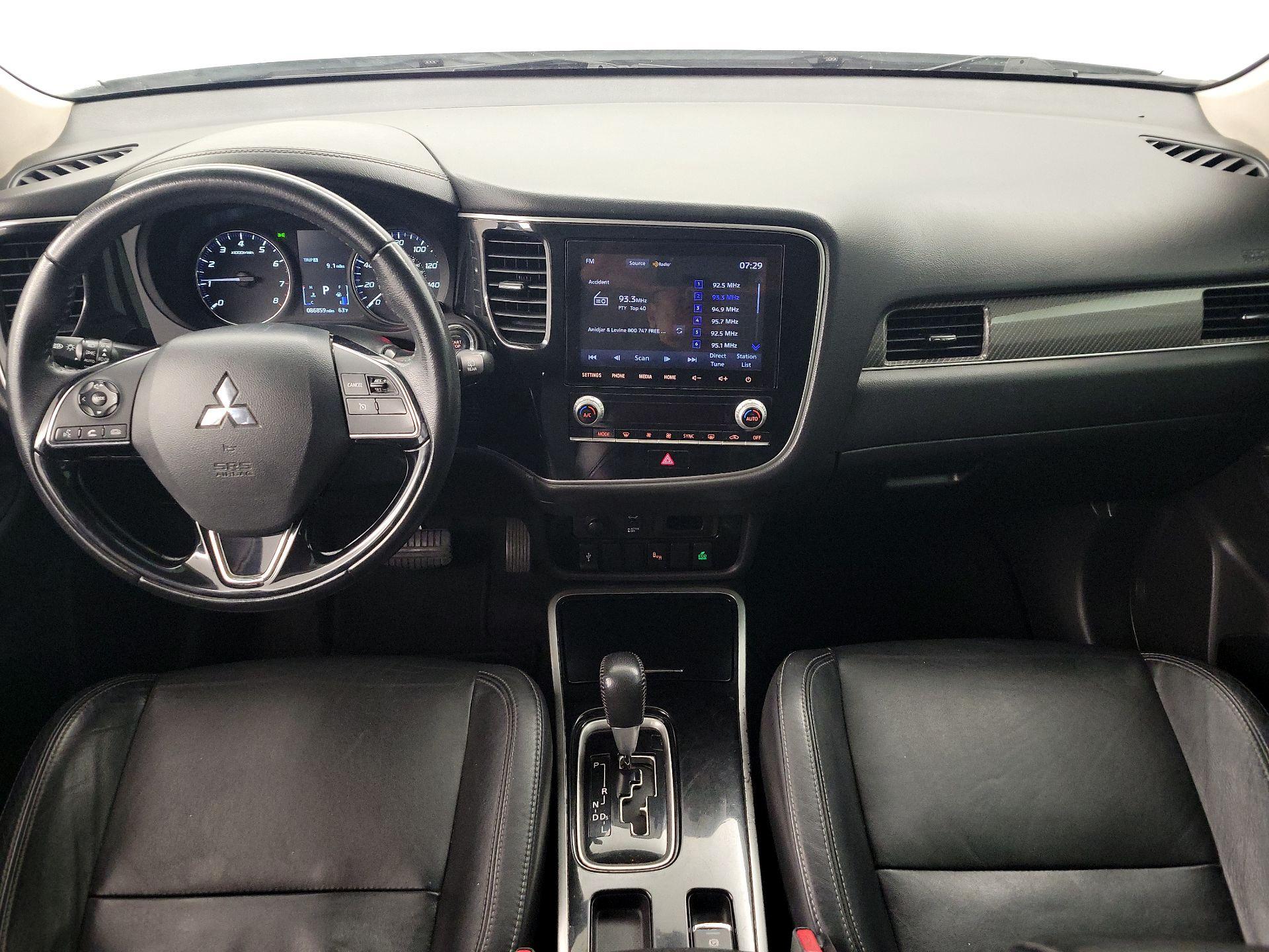 Thumbnail: 2020 Mitsubishi Outlander - 9