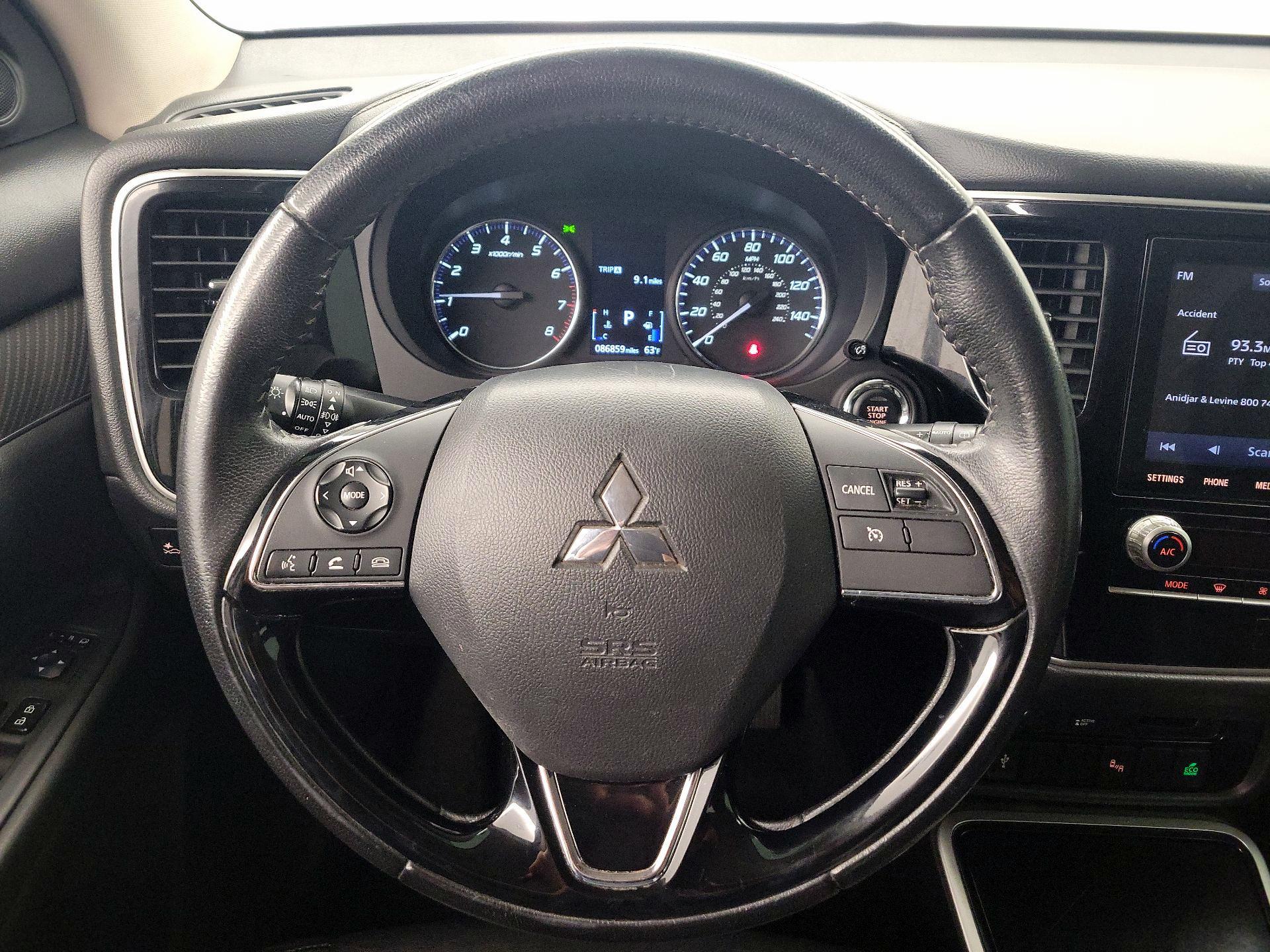 Thumbnail: 2020 Mitsubishi Outlander - 10