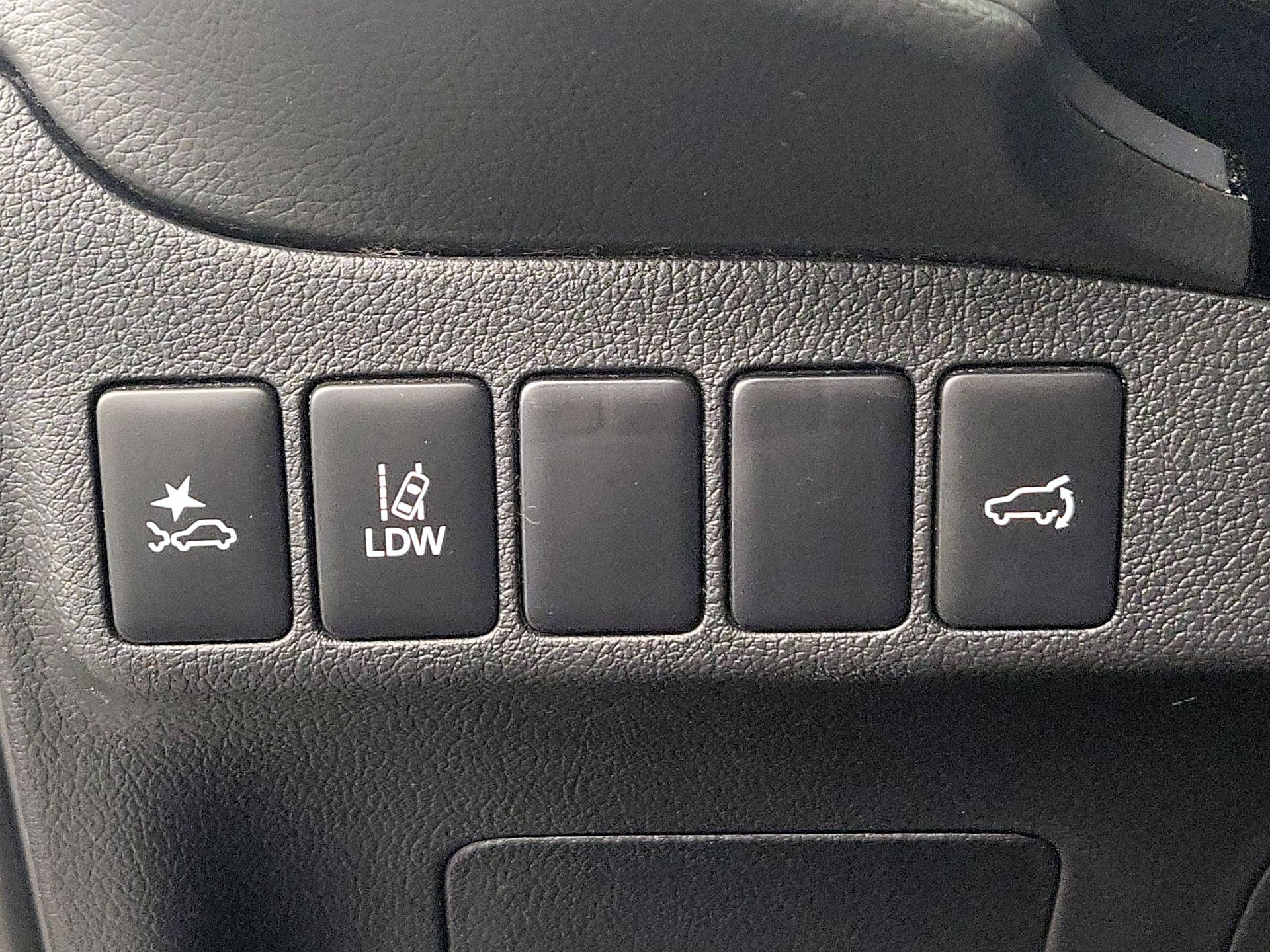 Thumbnail: 2020 Mitsubishi Outlander - 13