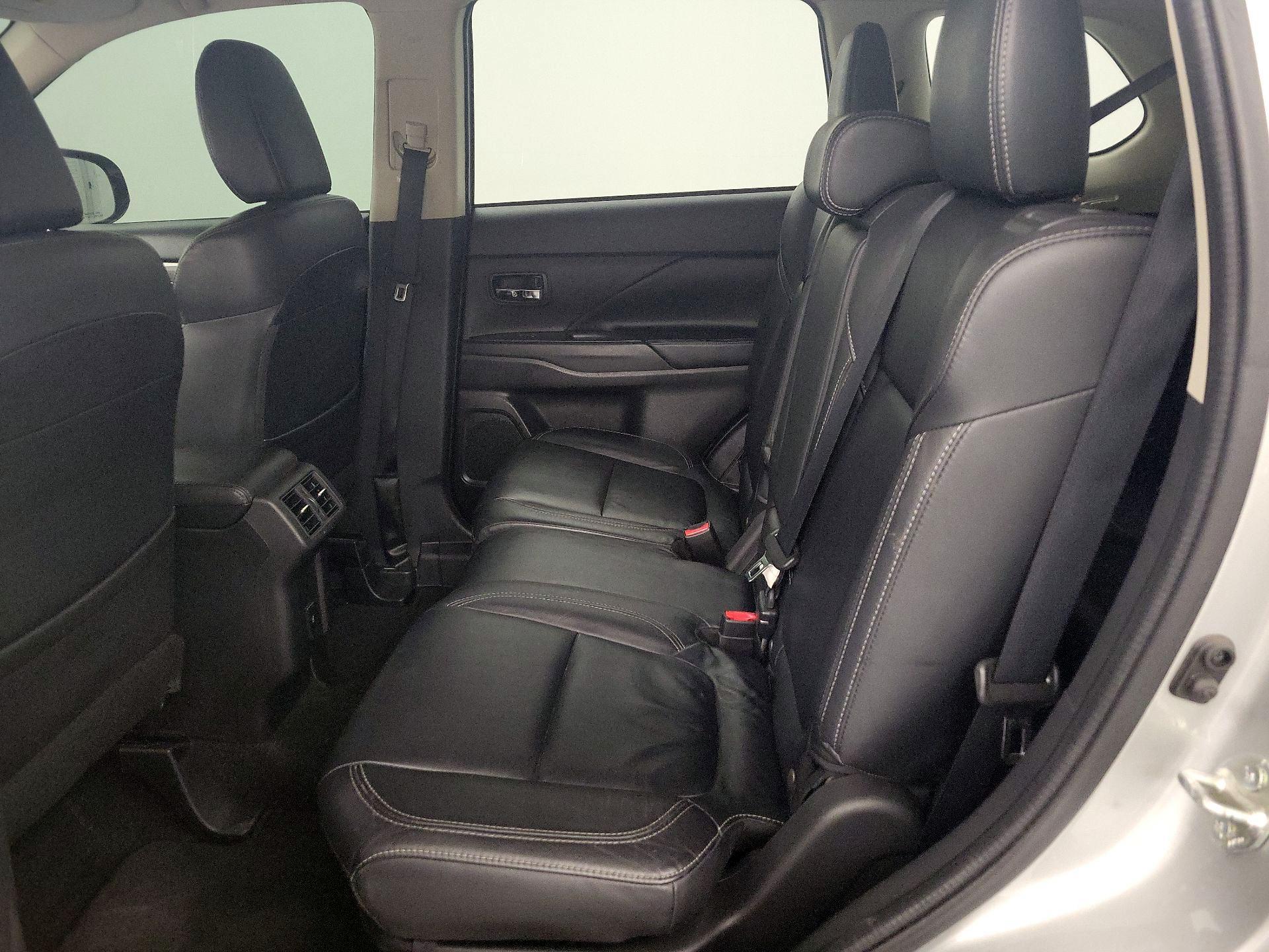 Thumbnail: 2020 Mitsubishi Outlander - 19