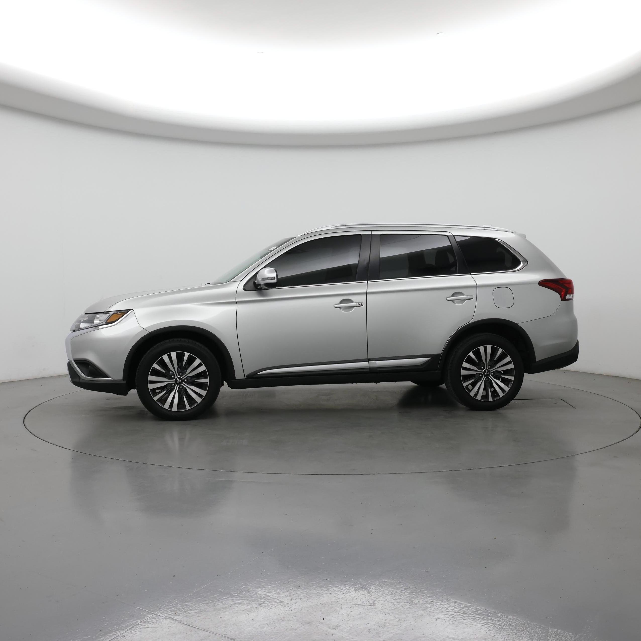 Thumbnail: 2020 Mitsubishi Outlander - 3