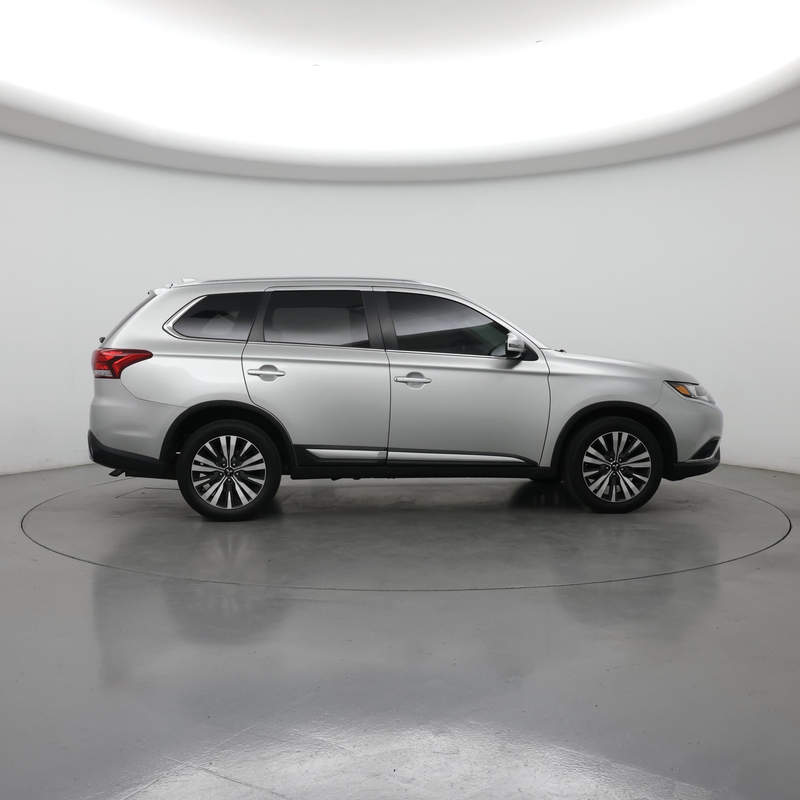 Thumbnail: 2020 Mitsubishi Outlander - 7