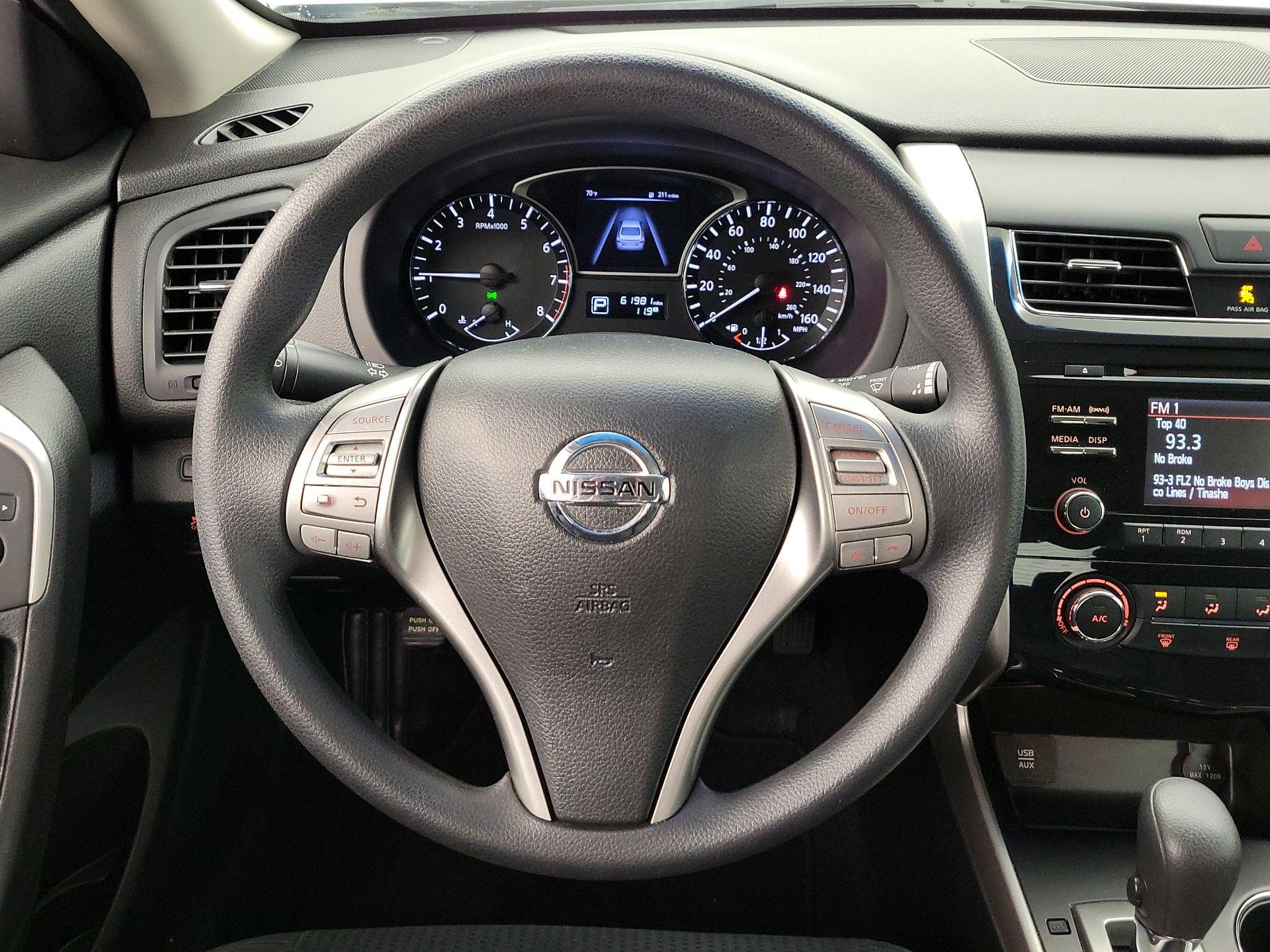 Thumbnail: 2015 Nissan Altima - 10