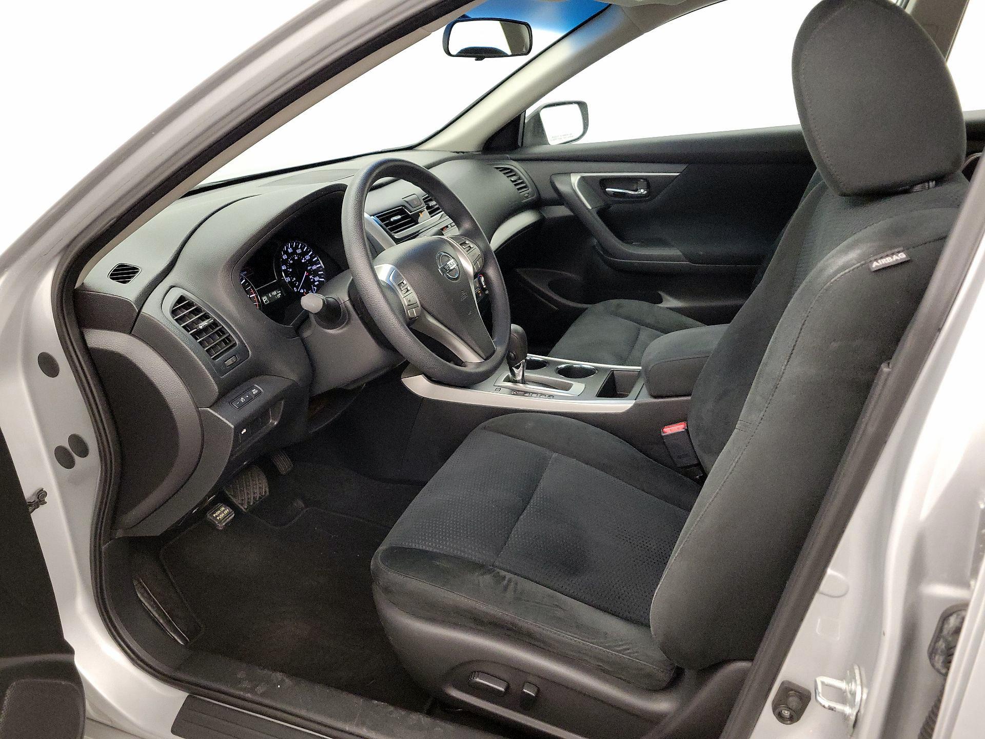 Thumbnail: 2015 Nissan Altima - 11