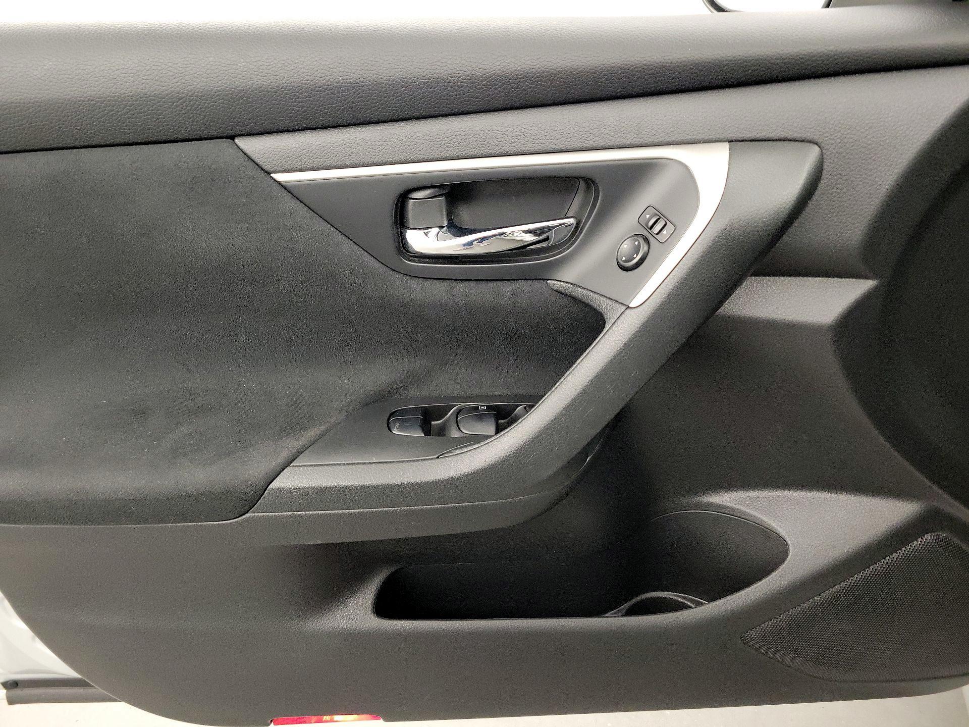 Thumbnail: 2015 Nissan Altima - 12