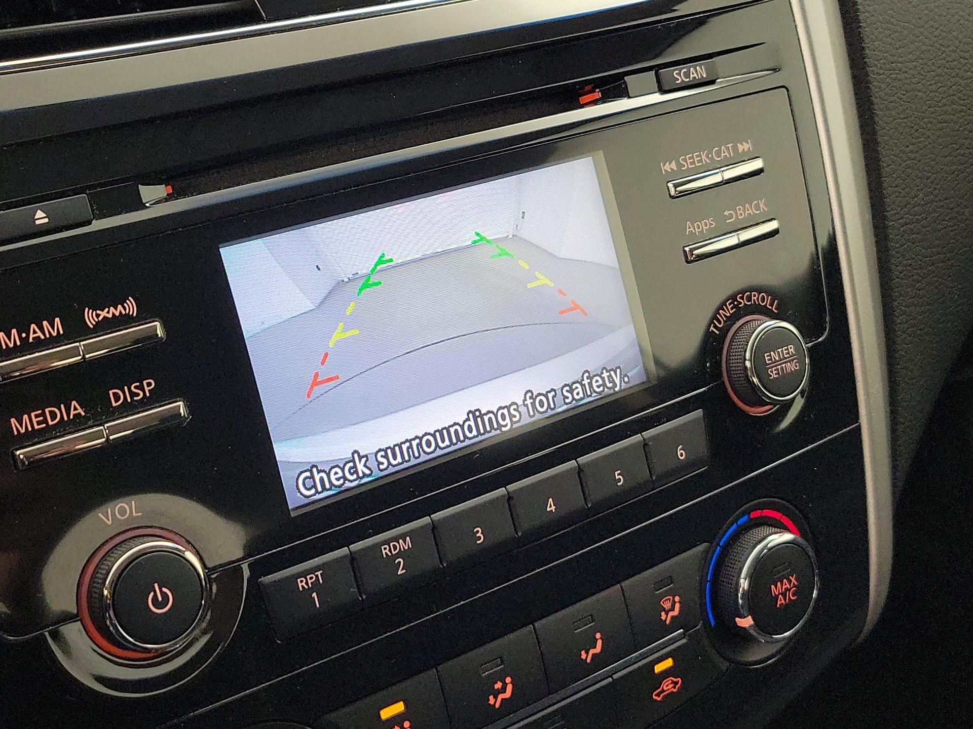 Thumbnail: 2015 Nissan Altima - 14