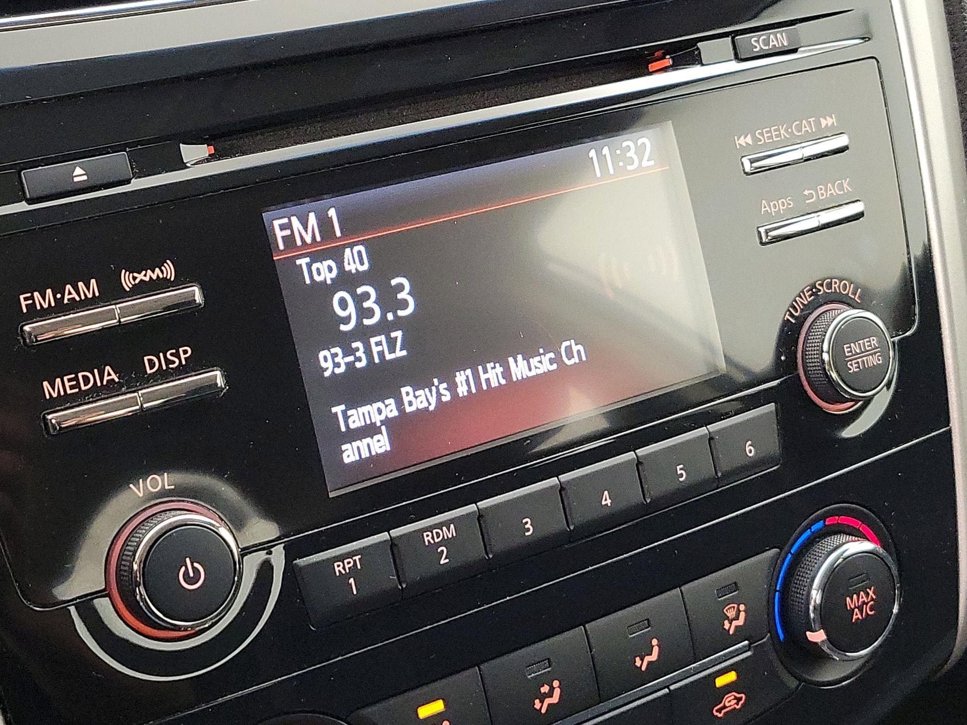 Thumbnail: 2015 Nissan Altima - 15