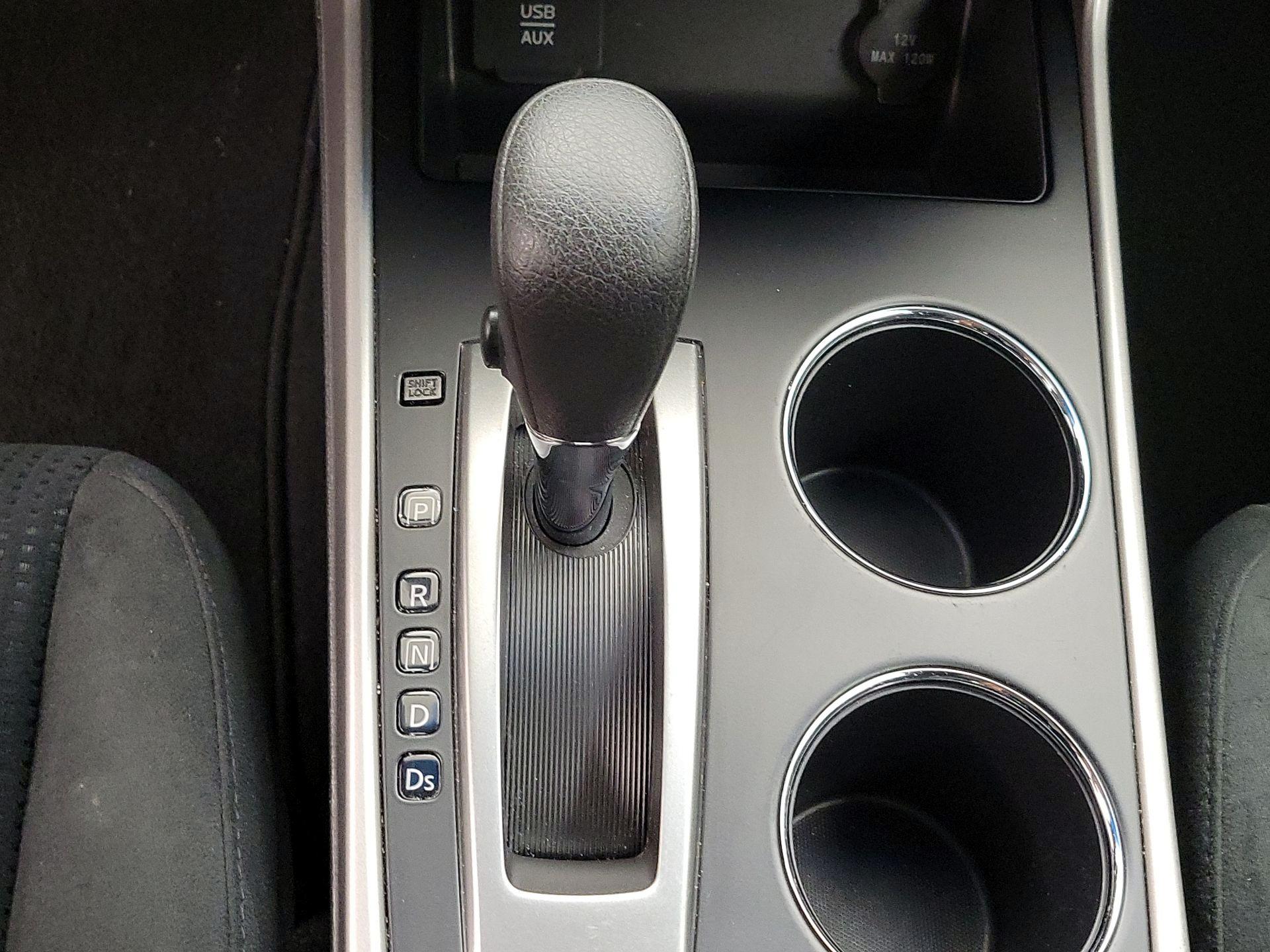 Thumbnail: 2015 Nissan Altima - 17