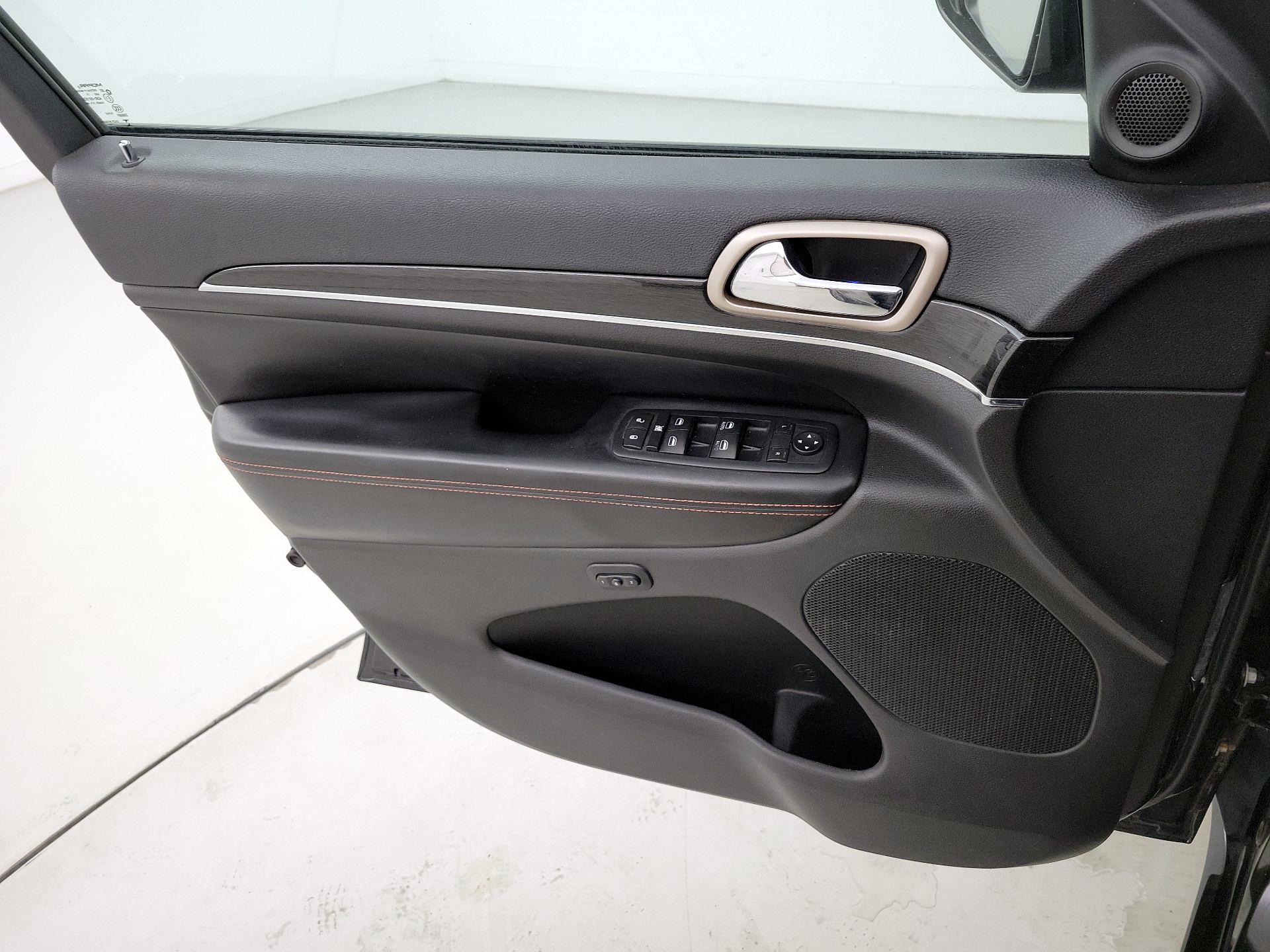 Thumbnail: 2016 Jeep Grand Cherokee - 12