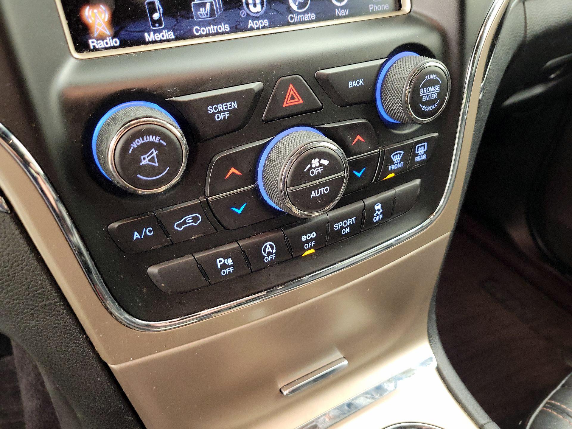 Thumbnail: 2016 Jeep Grand Cherokee - 17