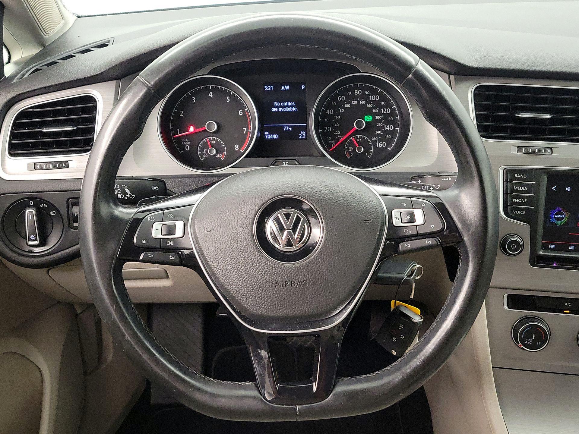 Thumbnail: 2016 Volkswagen Golf - 10