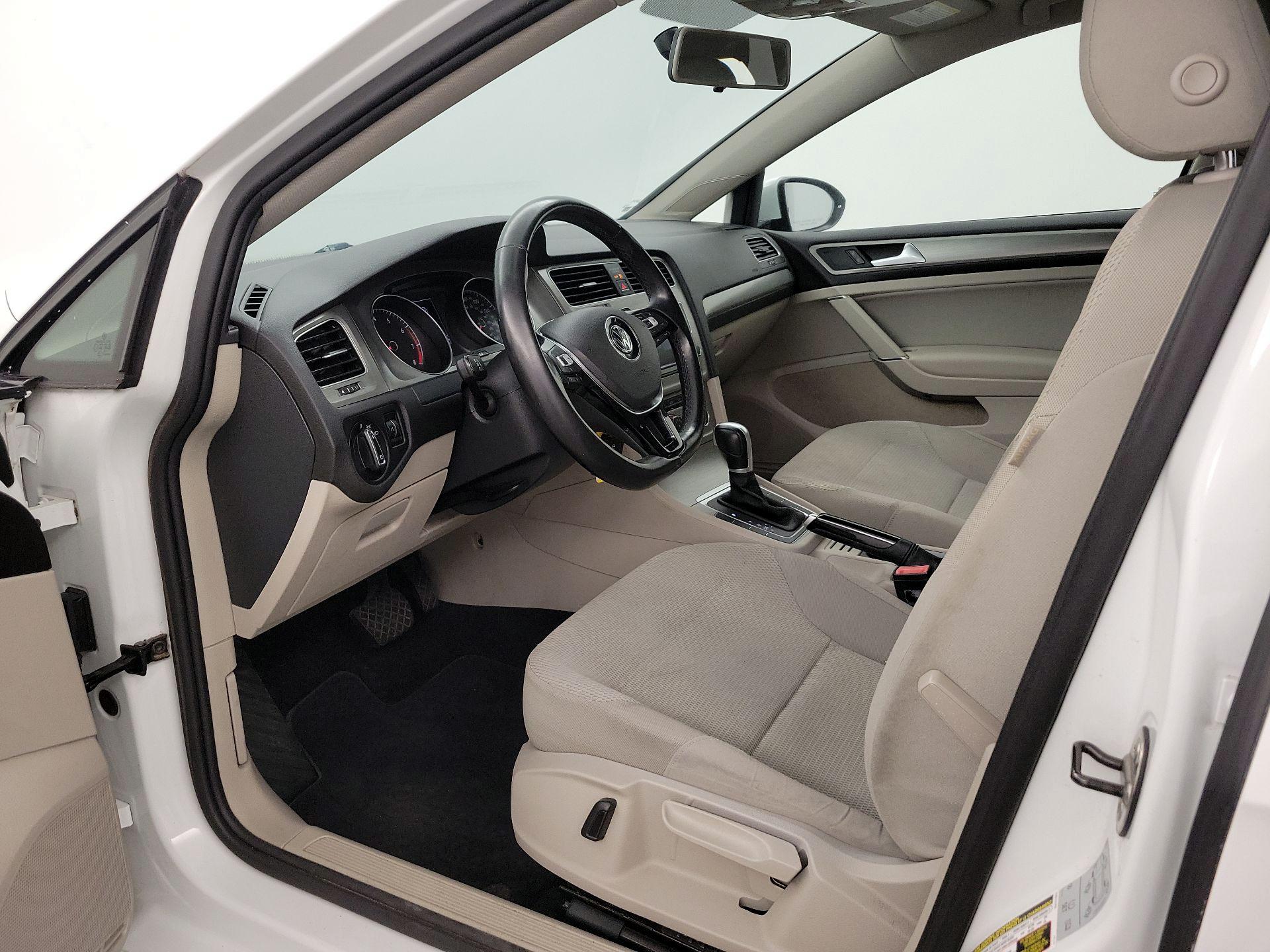 Thumbnail: 2016 Volkswagen Golf - 11