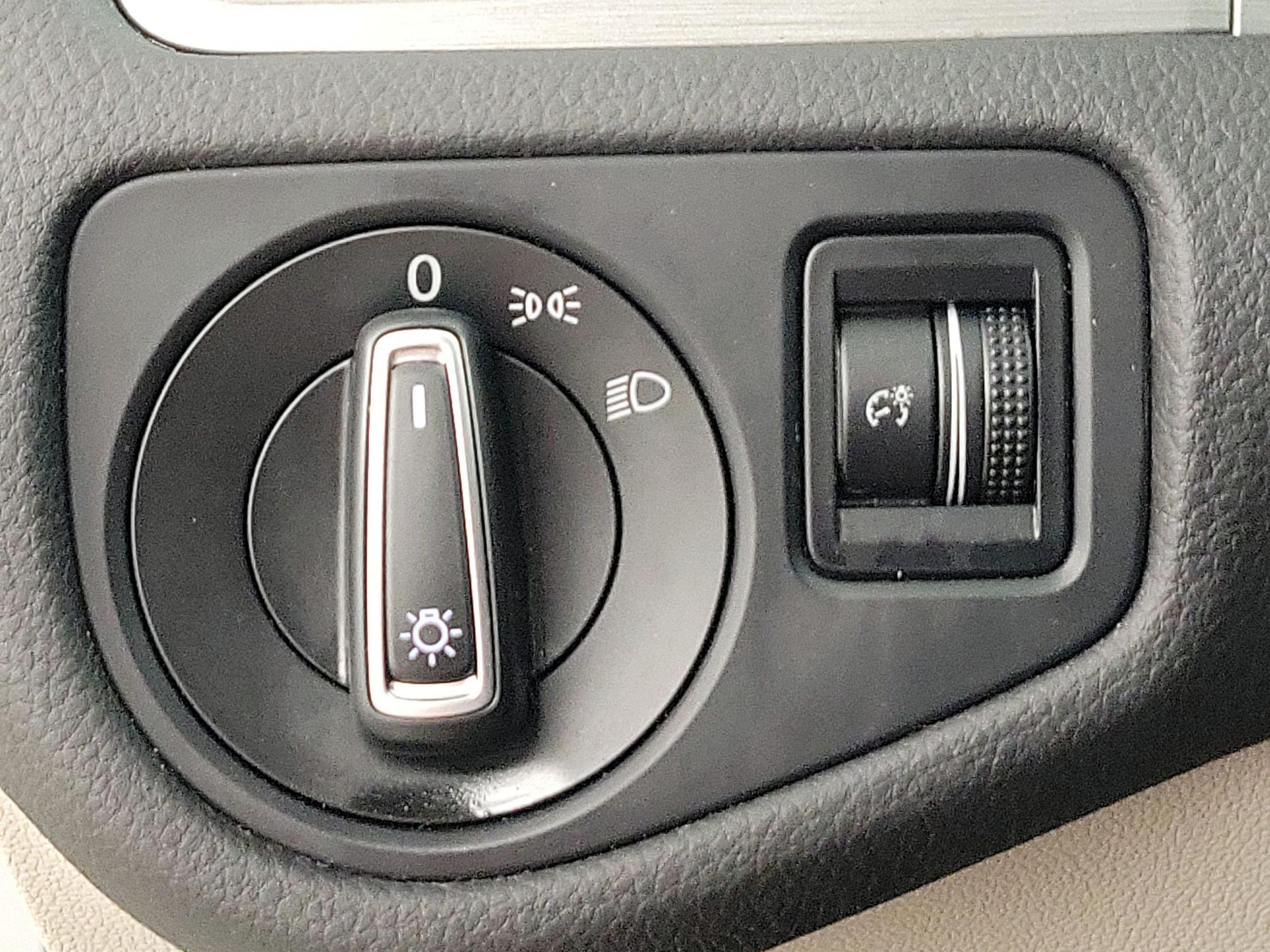 Thumbnail: 2016 Volkswagen Golf - 13