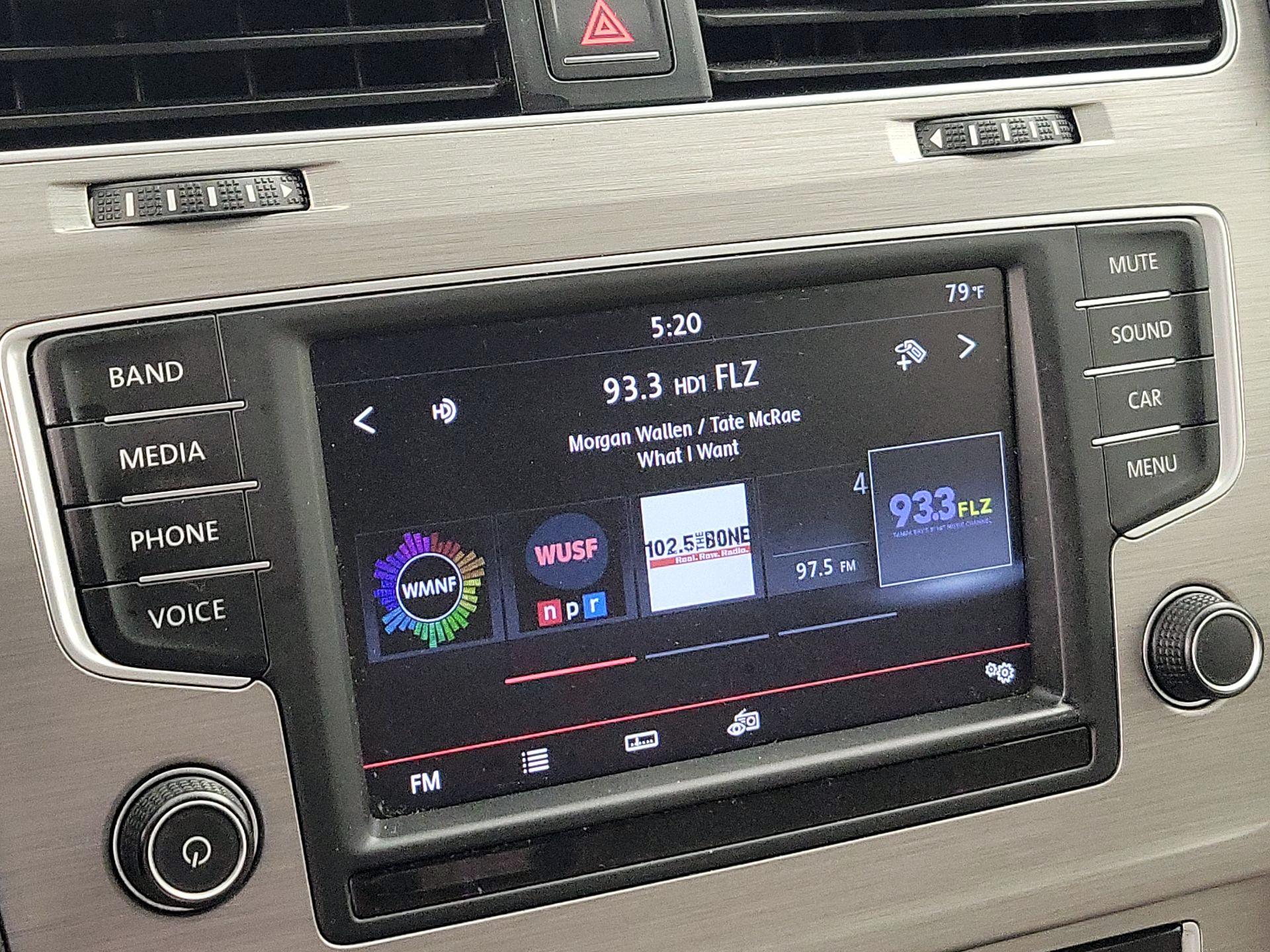 Thumbnail: 2016 Volkswagen Golf - 15