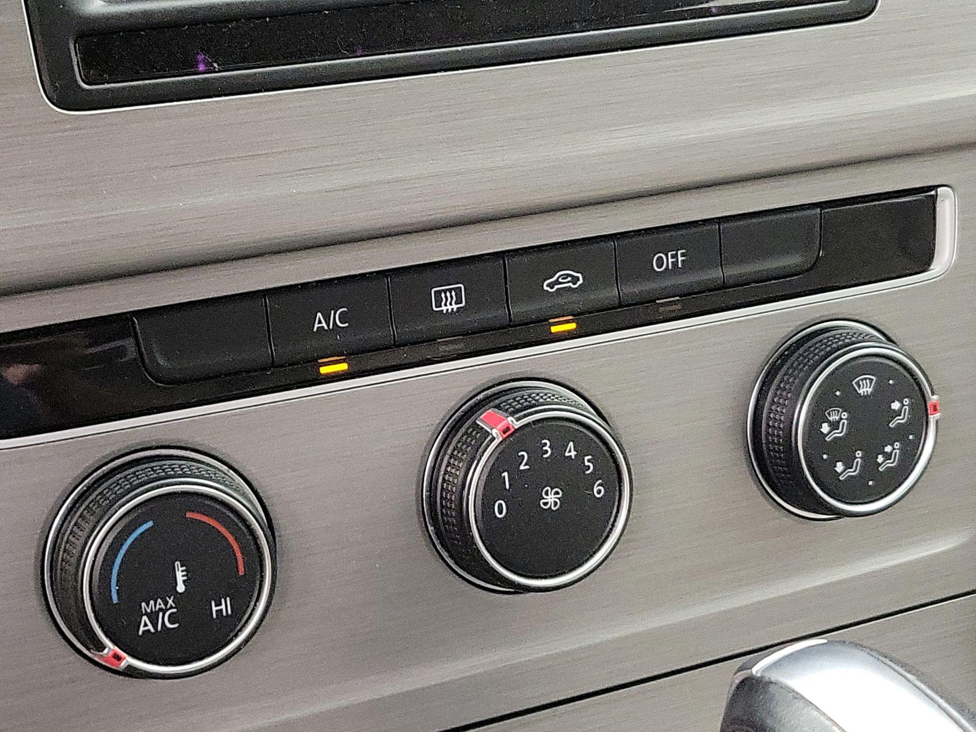 Thumbnail: 2016 Volkswagen Golf - 16