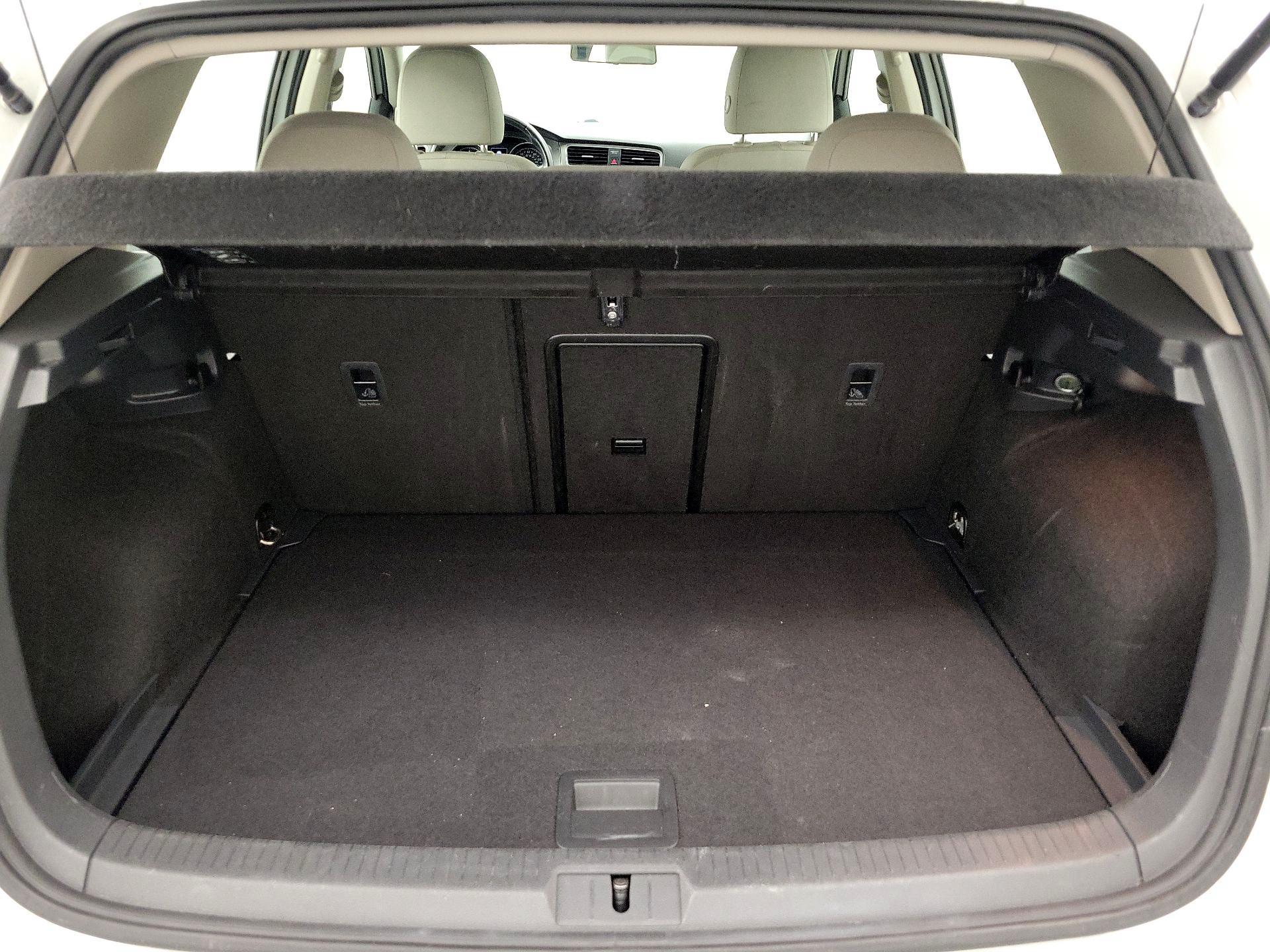 Thumbnail: 2016 Volkswagen Golf - 20