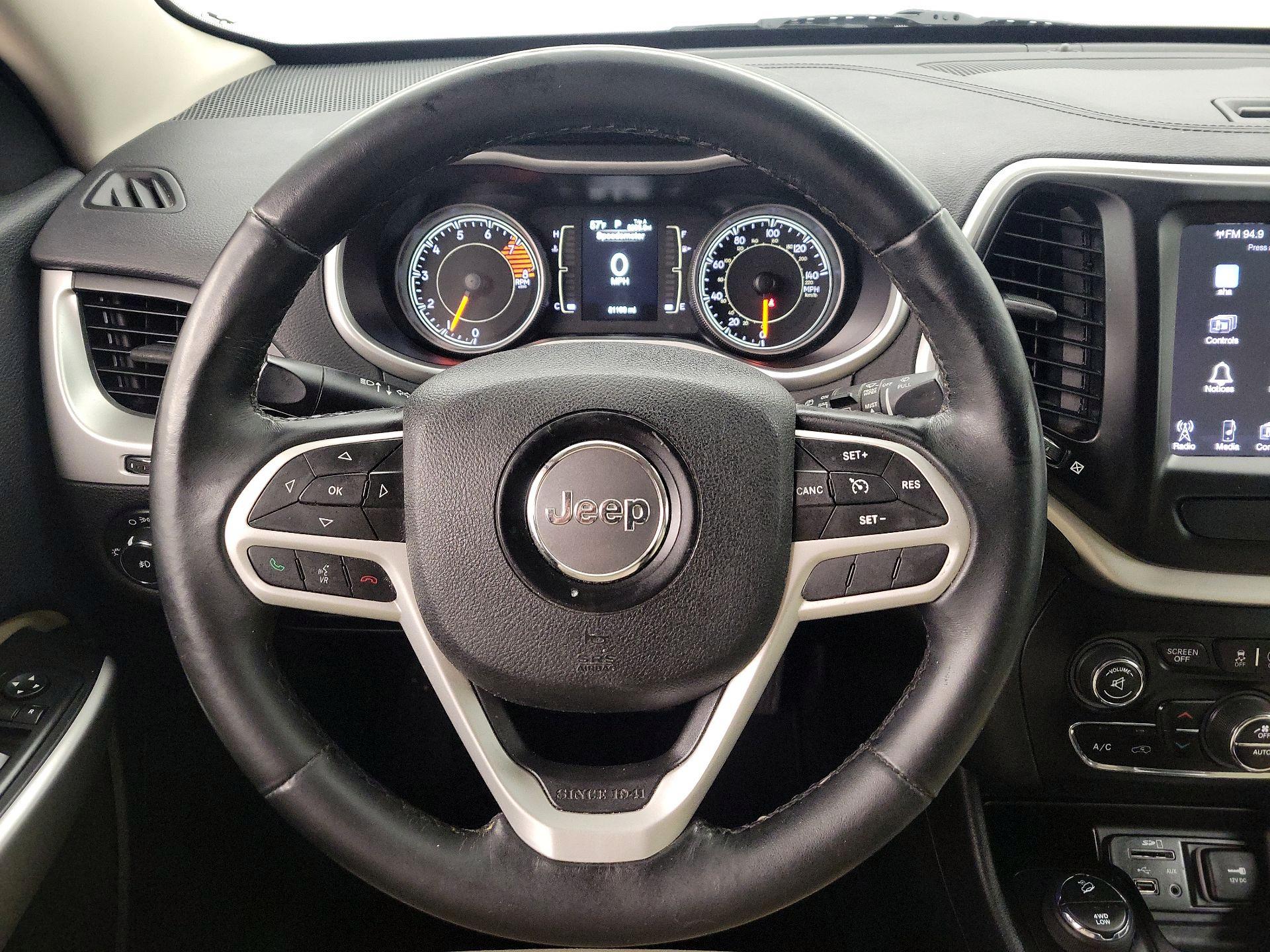 Thumbnail: 2017 Jeep Cherokee - 10