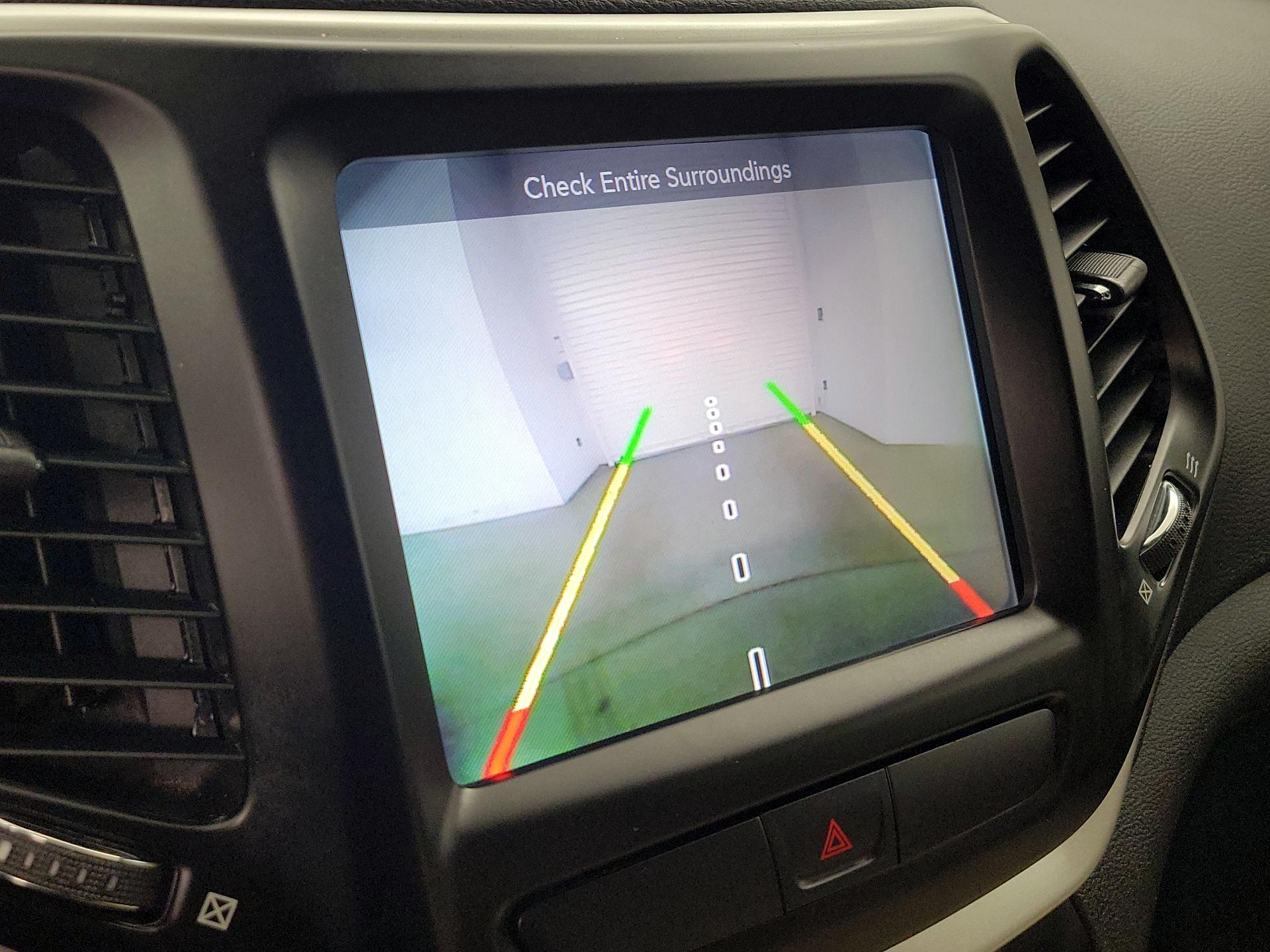 Thumbnail: 2017 Jeep Cherokee - 14