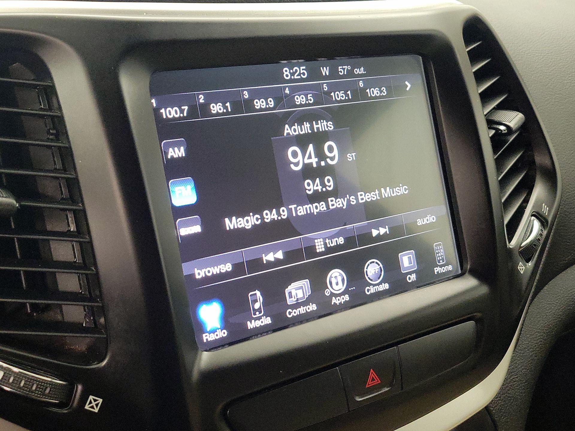 Thumbnail: 2017 Jeep Cherokee - 15