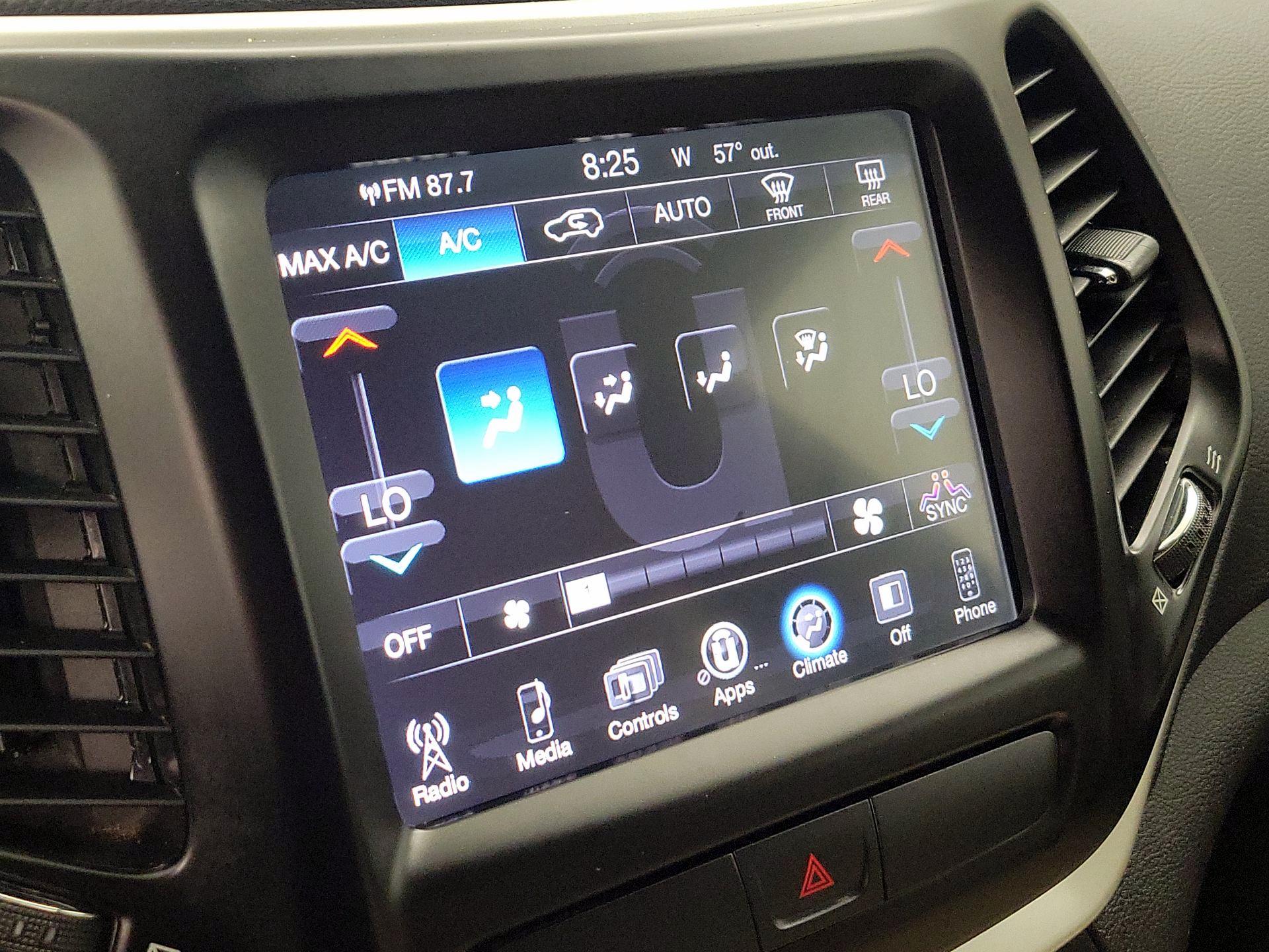 Thumbnail: 2017 Jeep Cherokee - 16