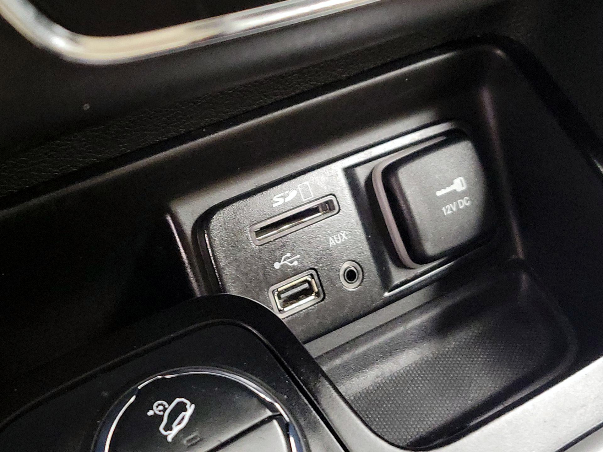 Thumbnail: 2017 Jeep Cherokee - 18