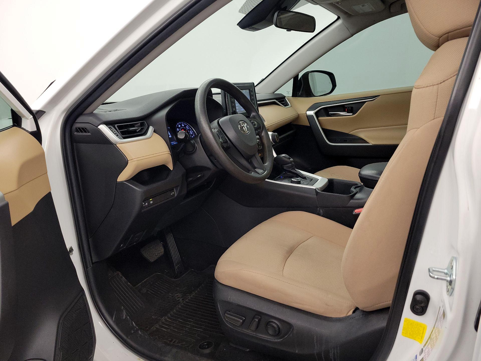 Thumbnail: 2022 Toyota RAV4 - 11