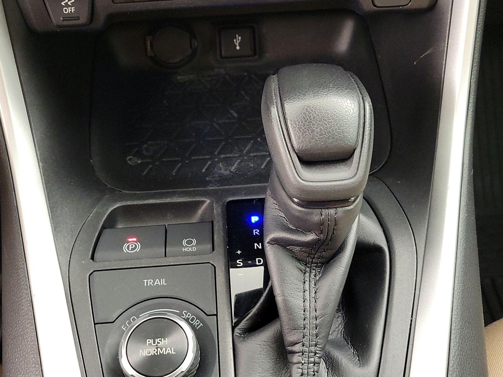 Thumbnail: 2022 Toyota RAV4 - 17