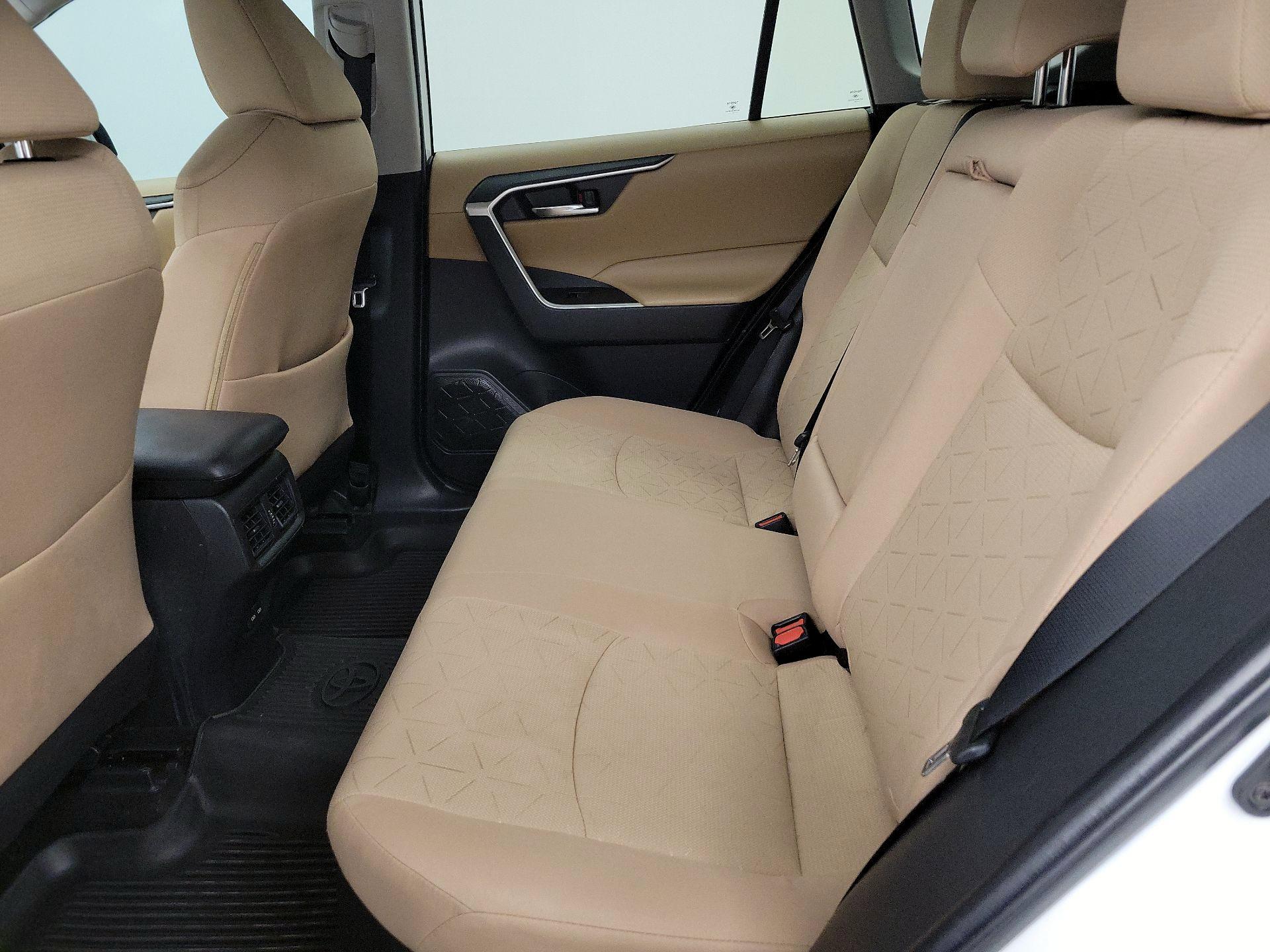 Thumbnail: 2022 Toyota RAV4 - 20