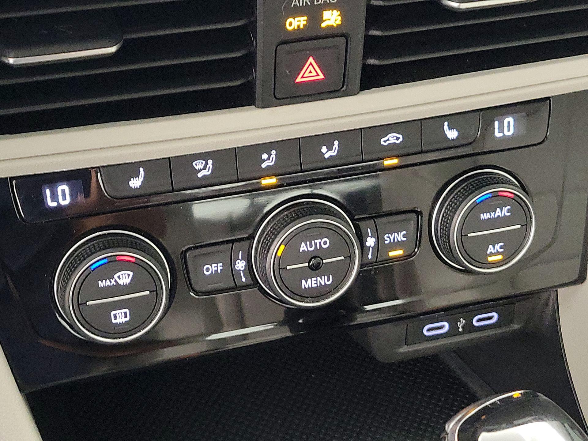 Thumbnail: 2022 Volkswagen Jetta - 16