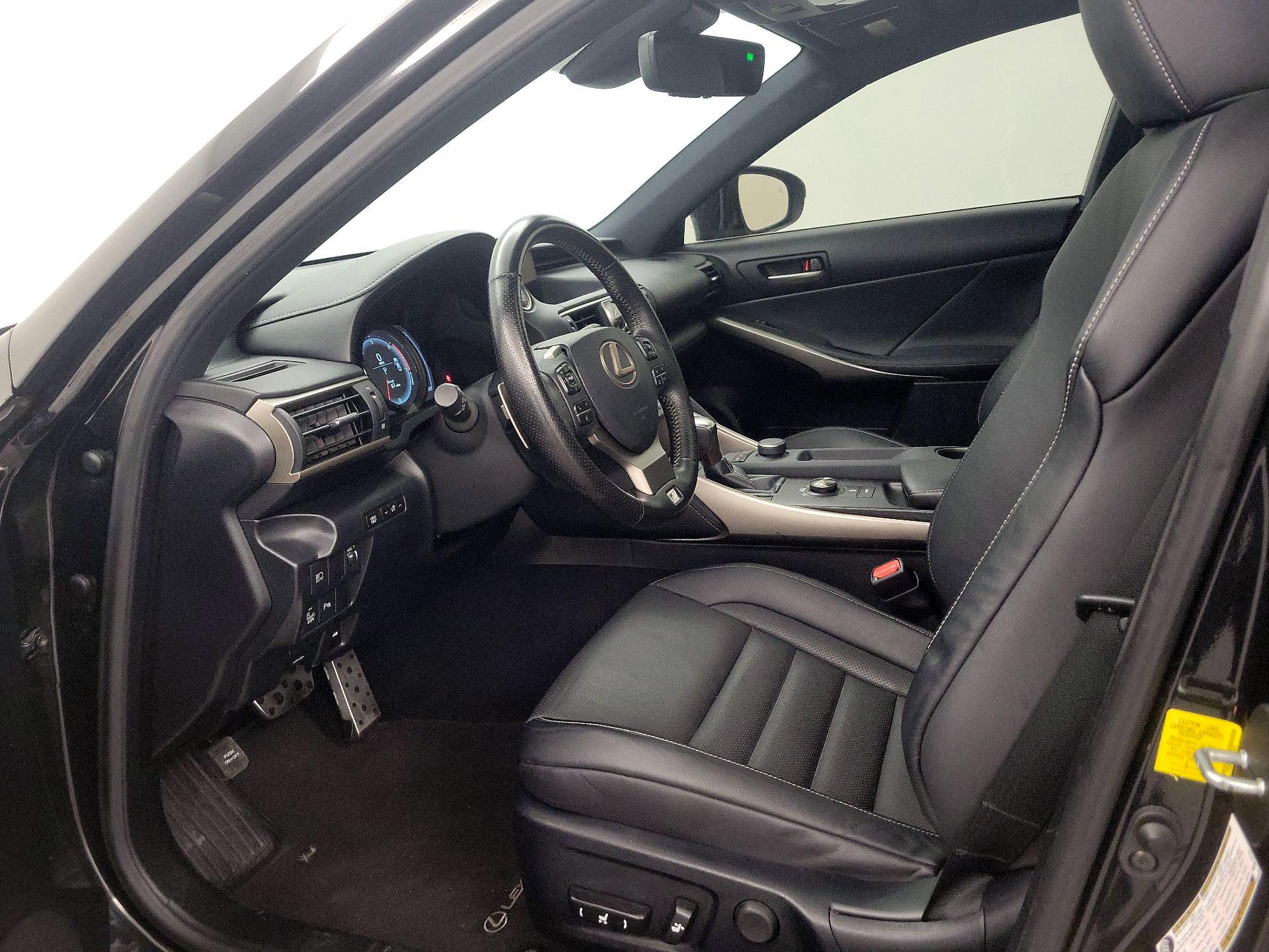 Thumbnail: 2018 Lexus IS - 11