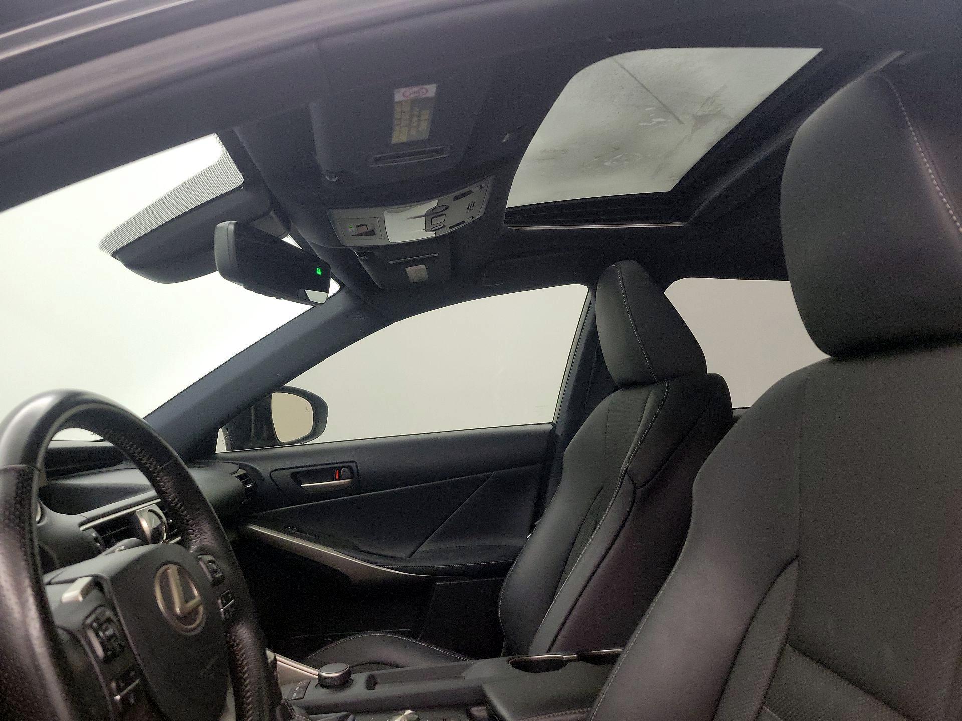 Thumbnail: 2018 Lexus IS - 19